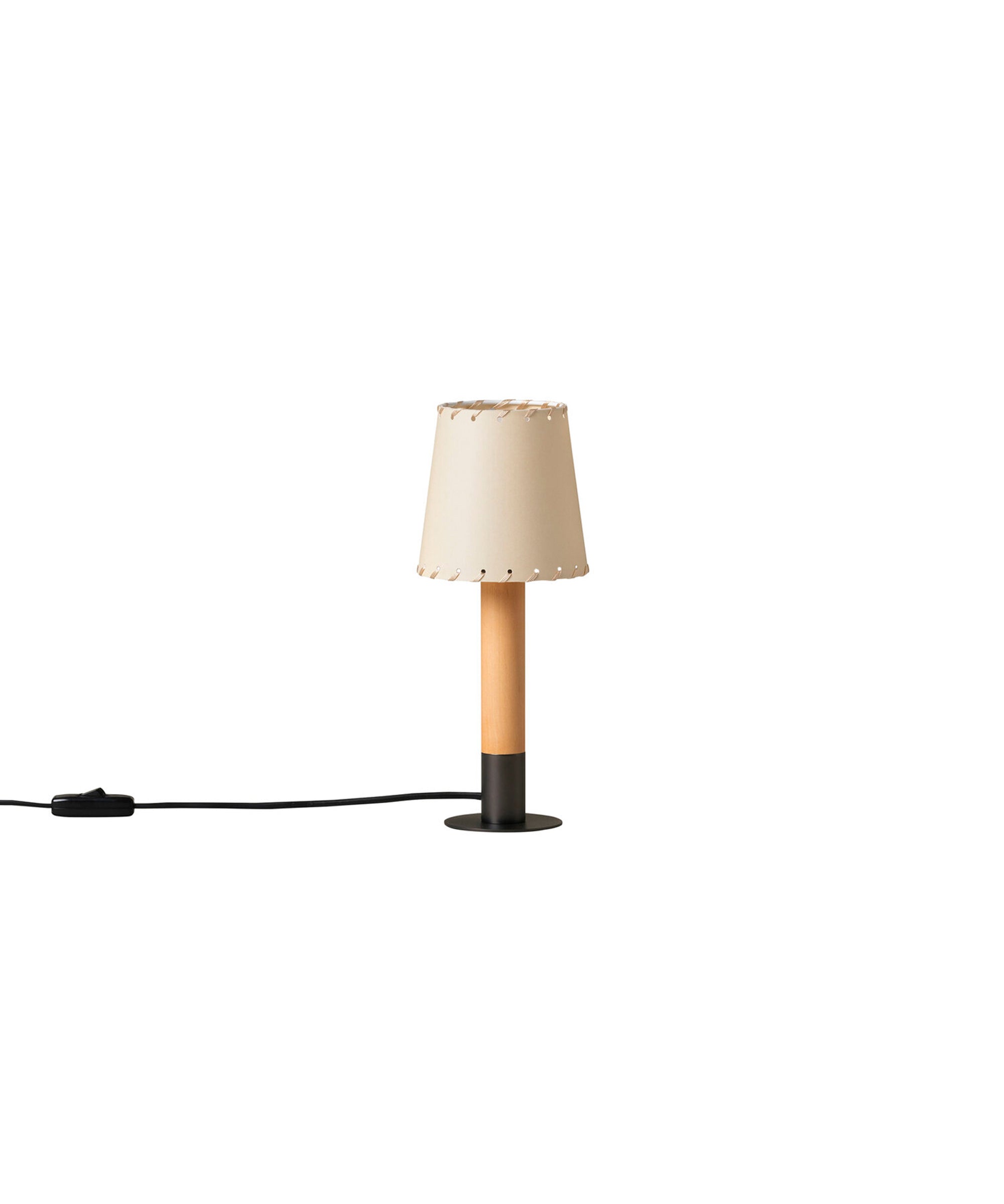 Lampă de masă cusută