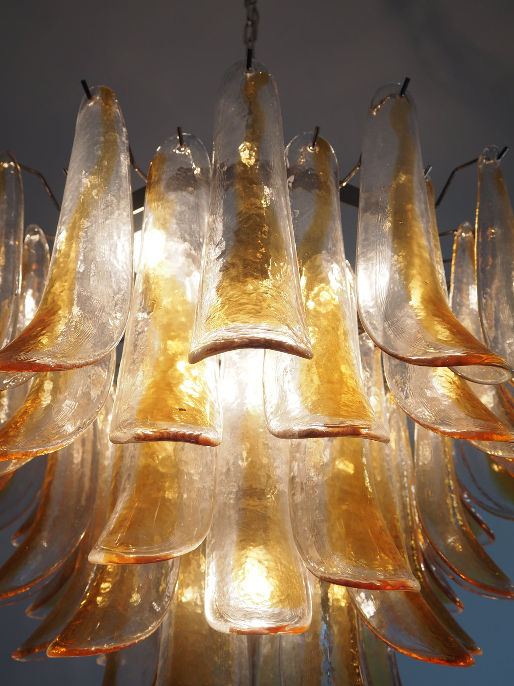 Murano-Kronleuchter aus der Mitte des 20. Jahrhunderts | Punto di Luce | 53 gelbe Blütenblätter aus Glas