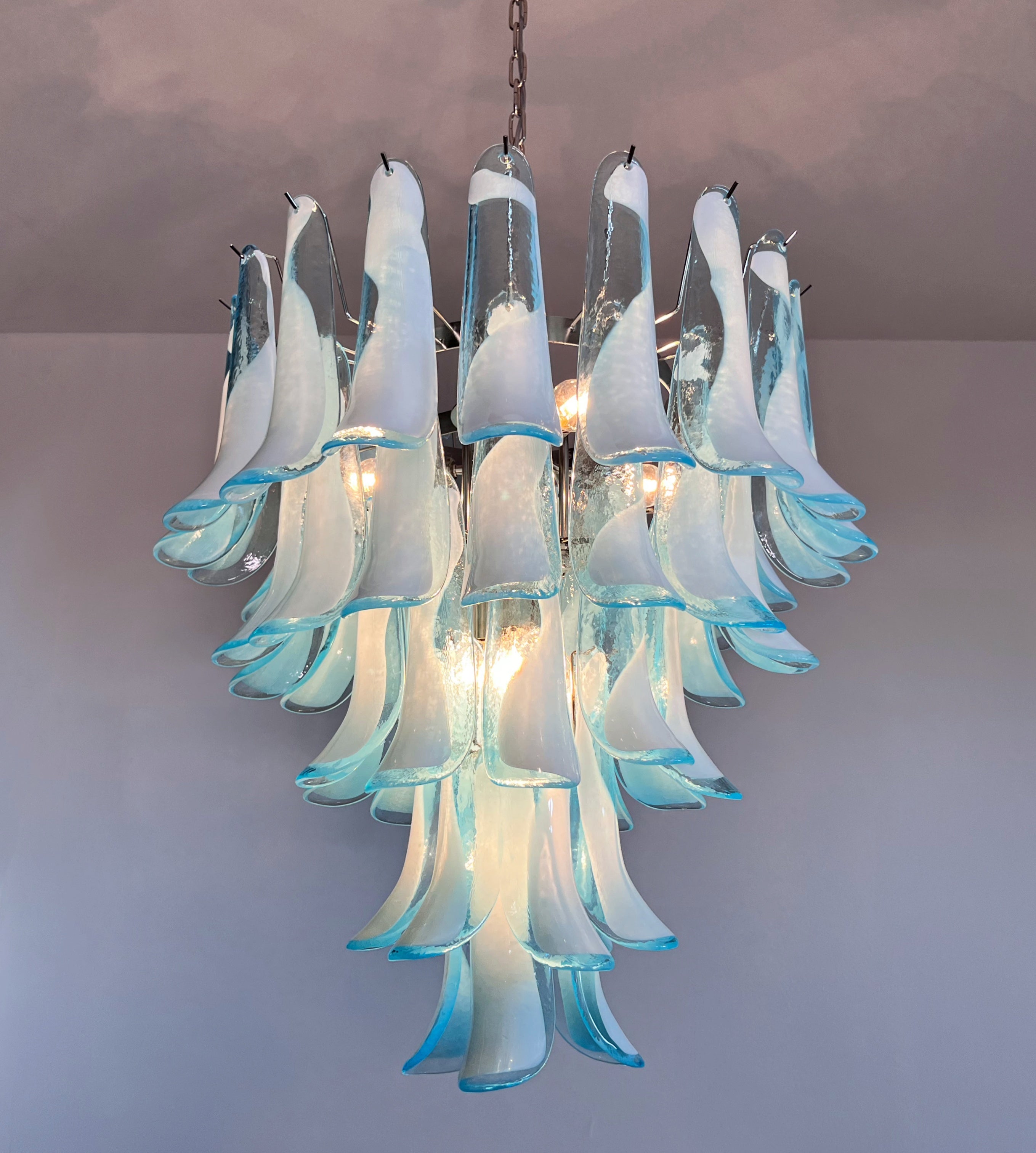 Murano-Kronleuchter aus der Mitte des Jahrhunderts | Punto di Luce | 52 Blaues Blütenblattglas