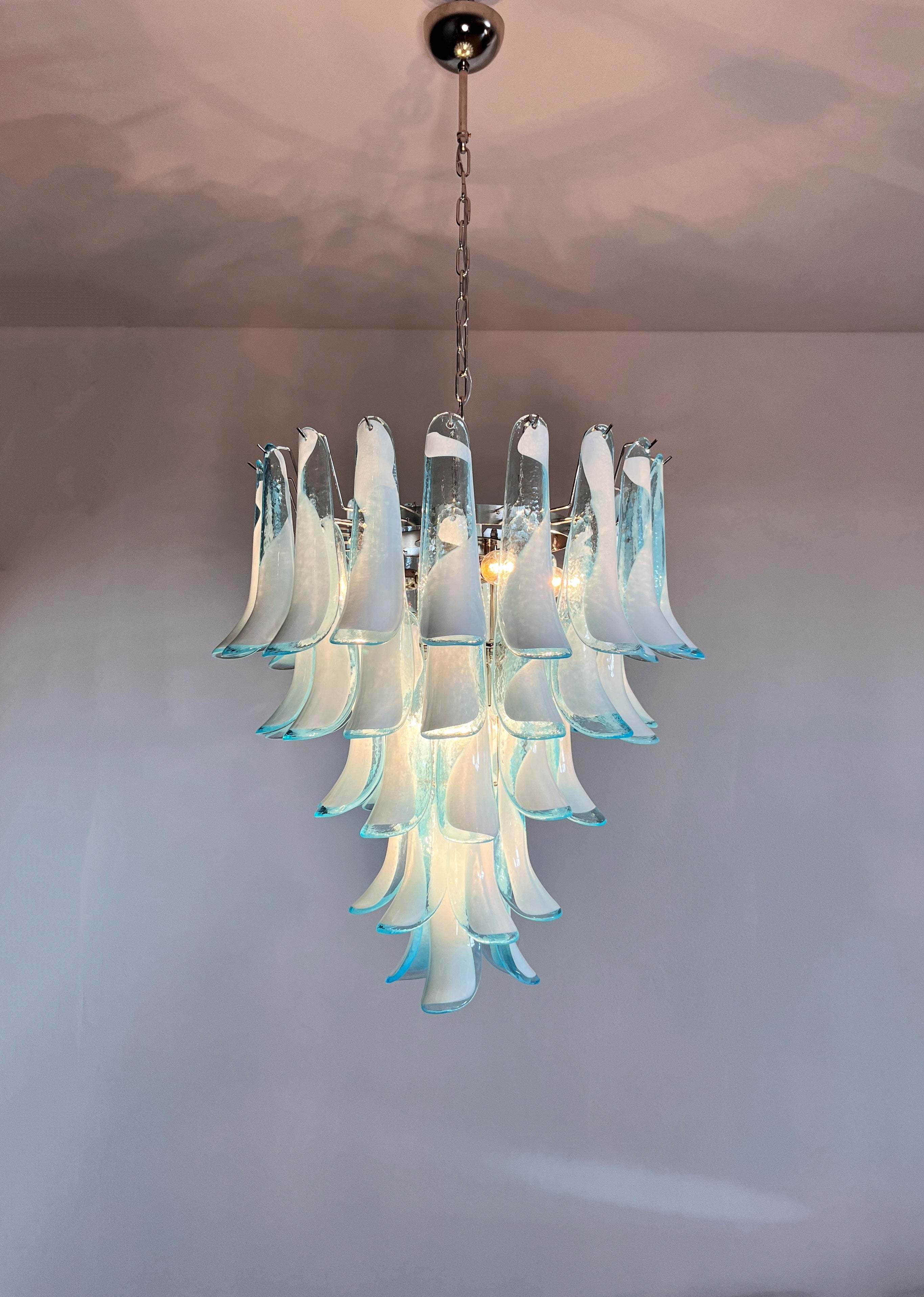 Murano-Kronleuchter aus der Mitte des Jahrhunderts | Punto di Luce | 52 Blaues Blütenblattglas