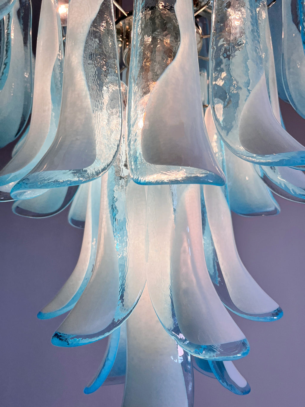 Murano-Kronleuchter aus der Mitte des Jahrhunderts | Punto di Luce | 52 Blaues Blütenblattglas