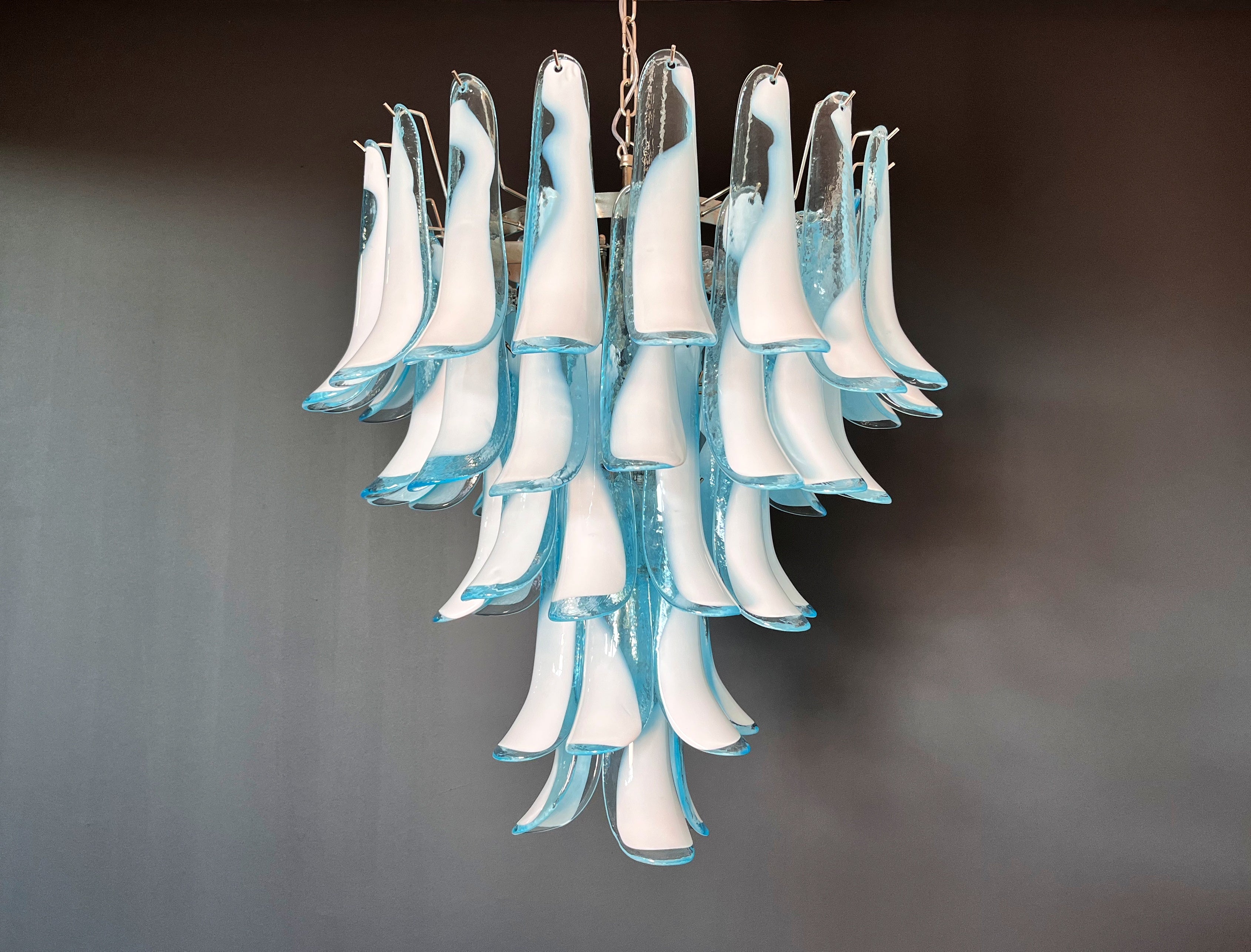 Murano-Kronleuchter aus der Mitte des Jahrhunderts | Punto di Luce | 52 Blaues Blütenblattglas