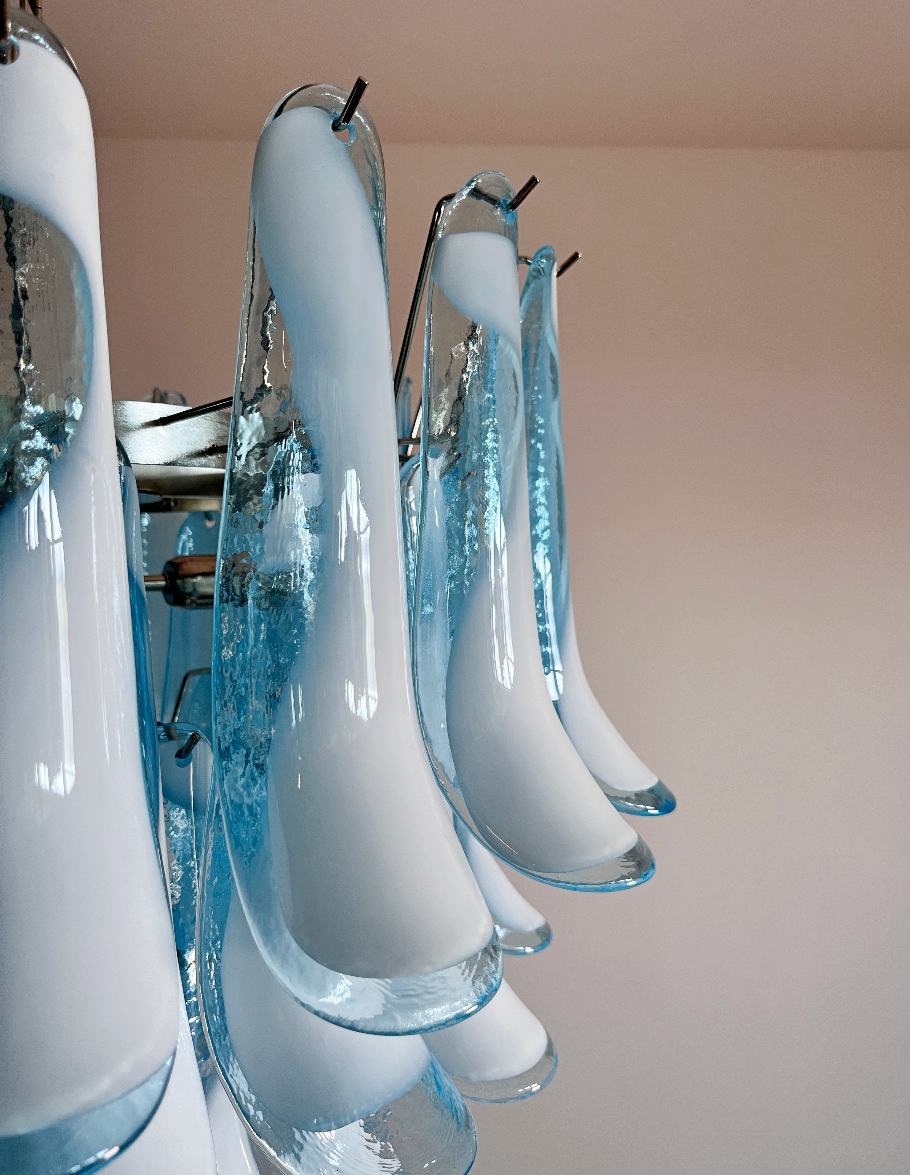 Murano-Kronleuchter aus der Mitte des Jahrhunderts | Punto di Luce | 52 Blaues Blütenblattglas