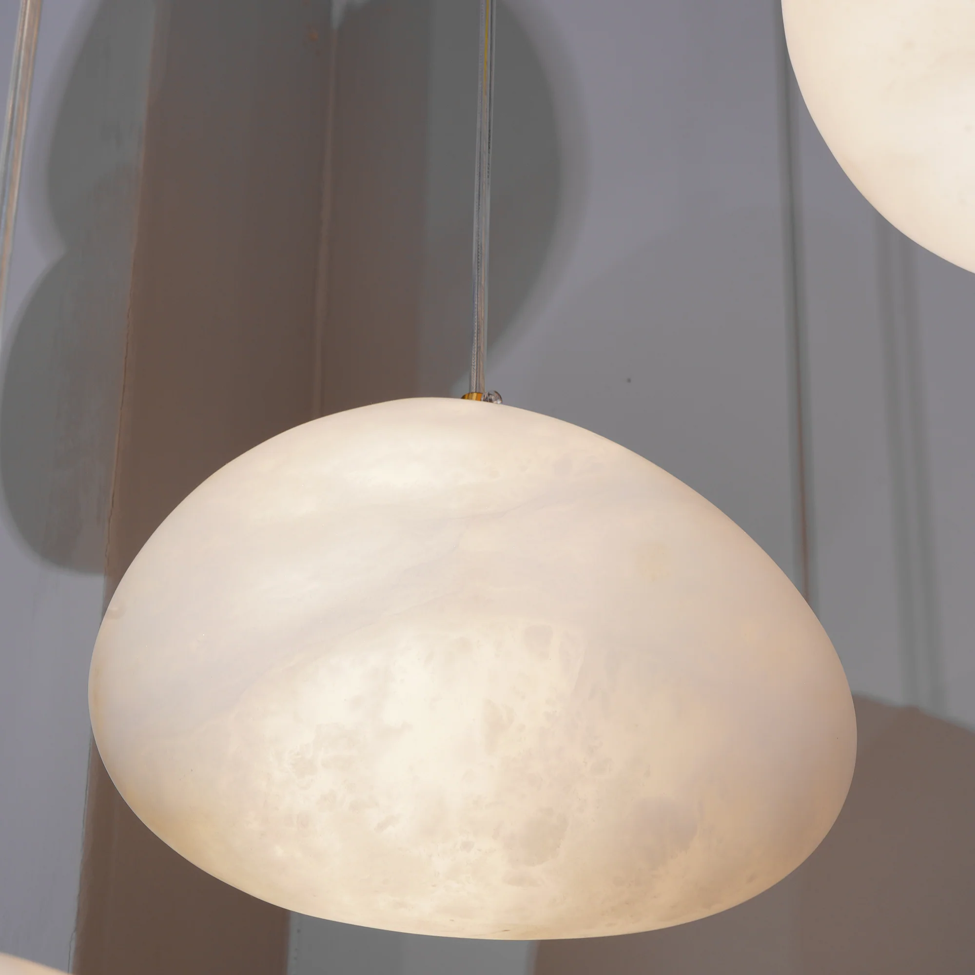 Lampă suspendată Pebbles Alabastr