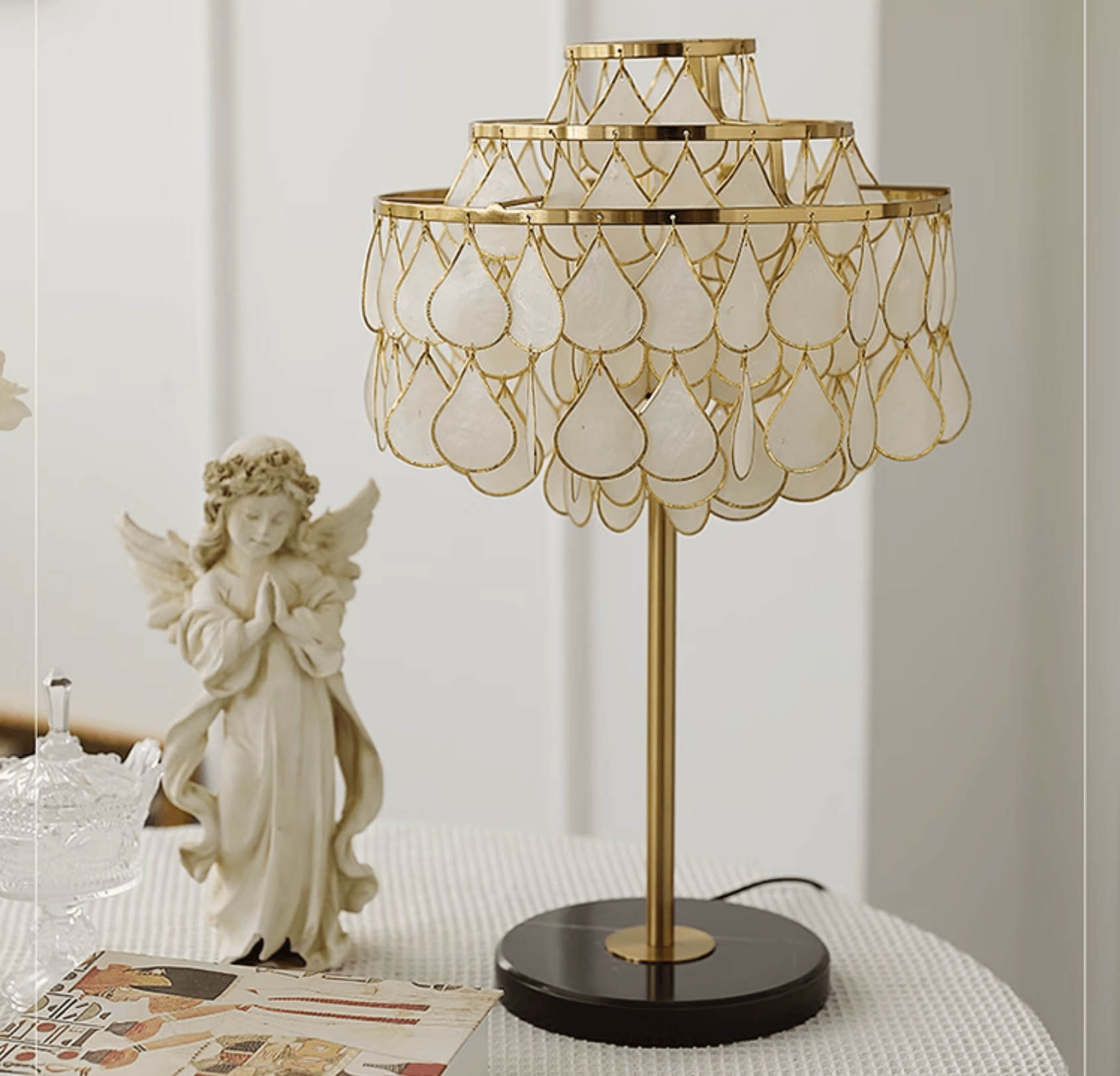 Lampă de masă cu coajă de lacrimi 