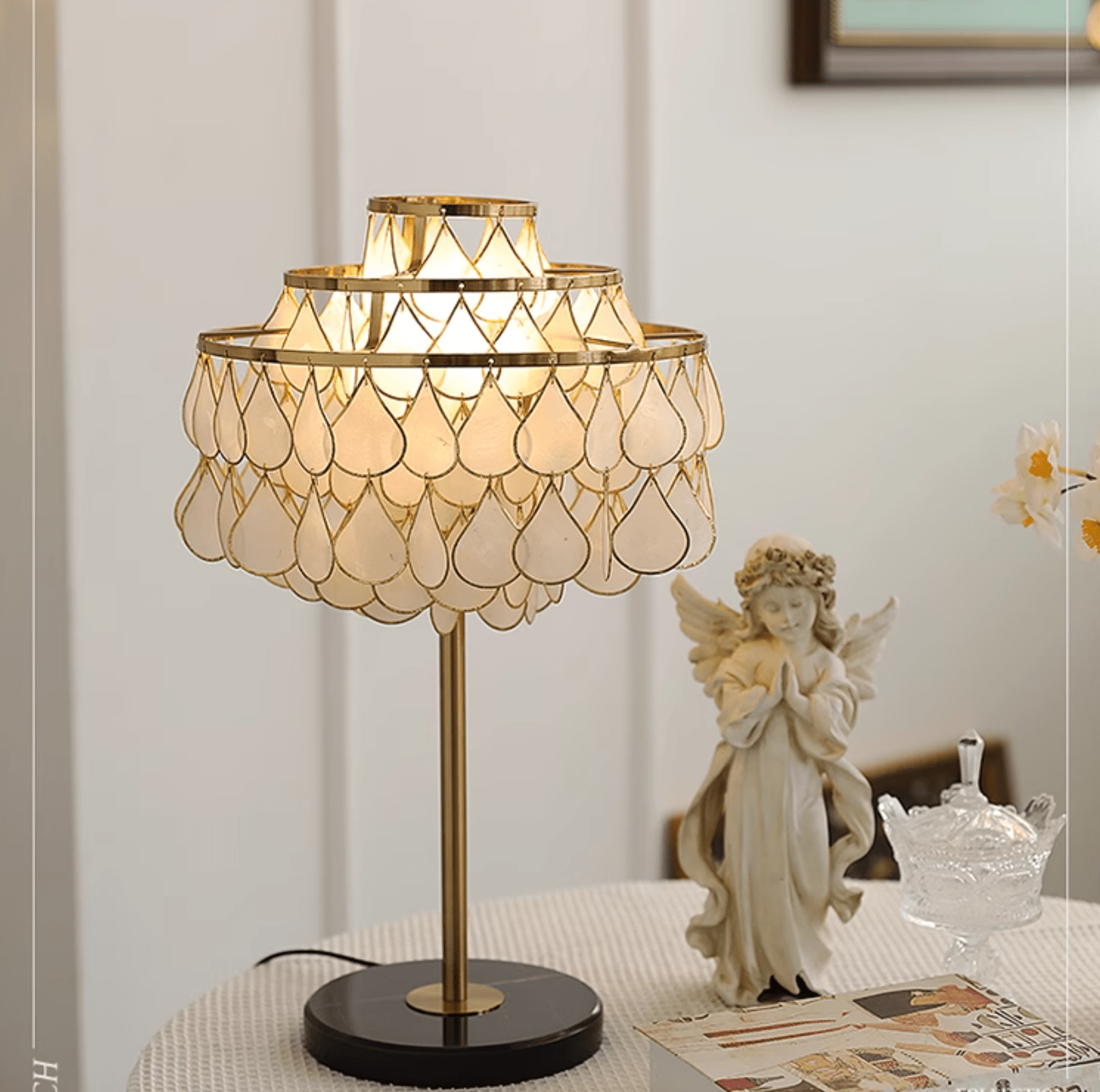 Lampă de masă cu coajă de lacrimi 