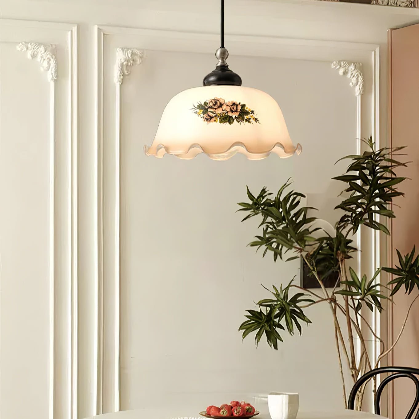 Lampă suspendată din sticlă cu model floral