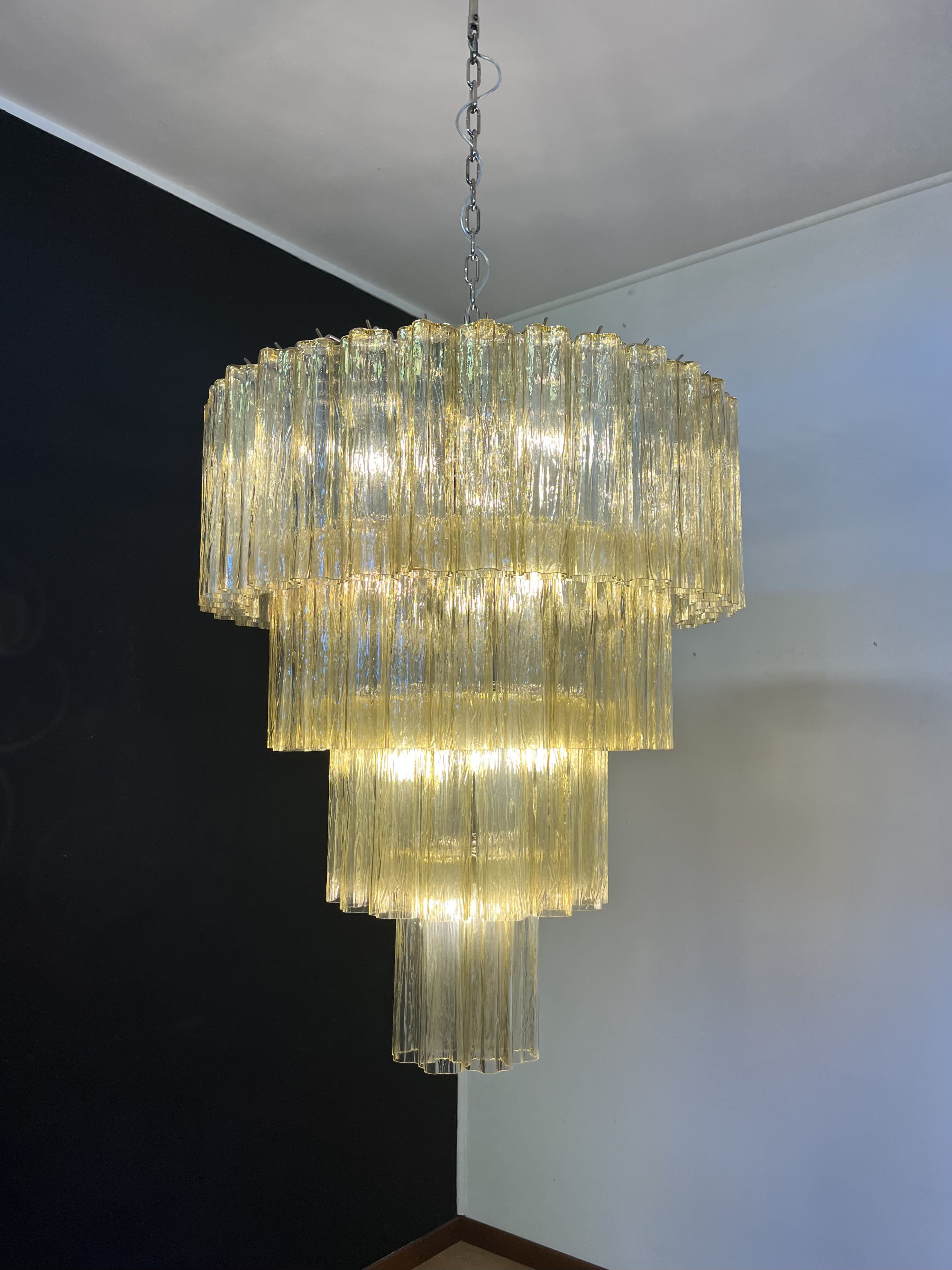 Candelabru Murano de la mijlocul secolului | Punto di Luce | 78 Tuburi de sticlă galbenă