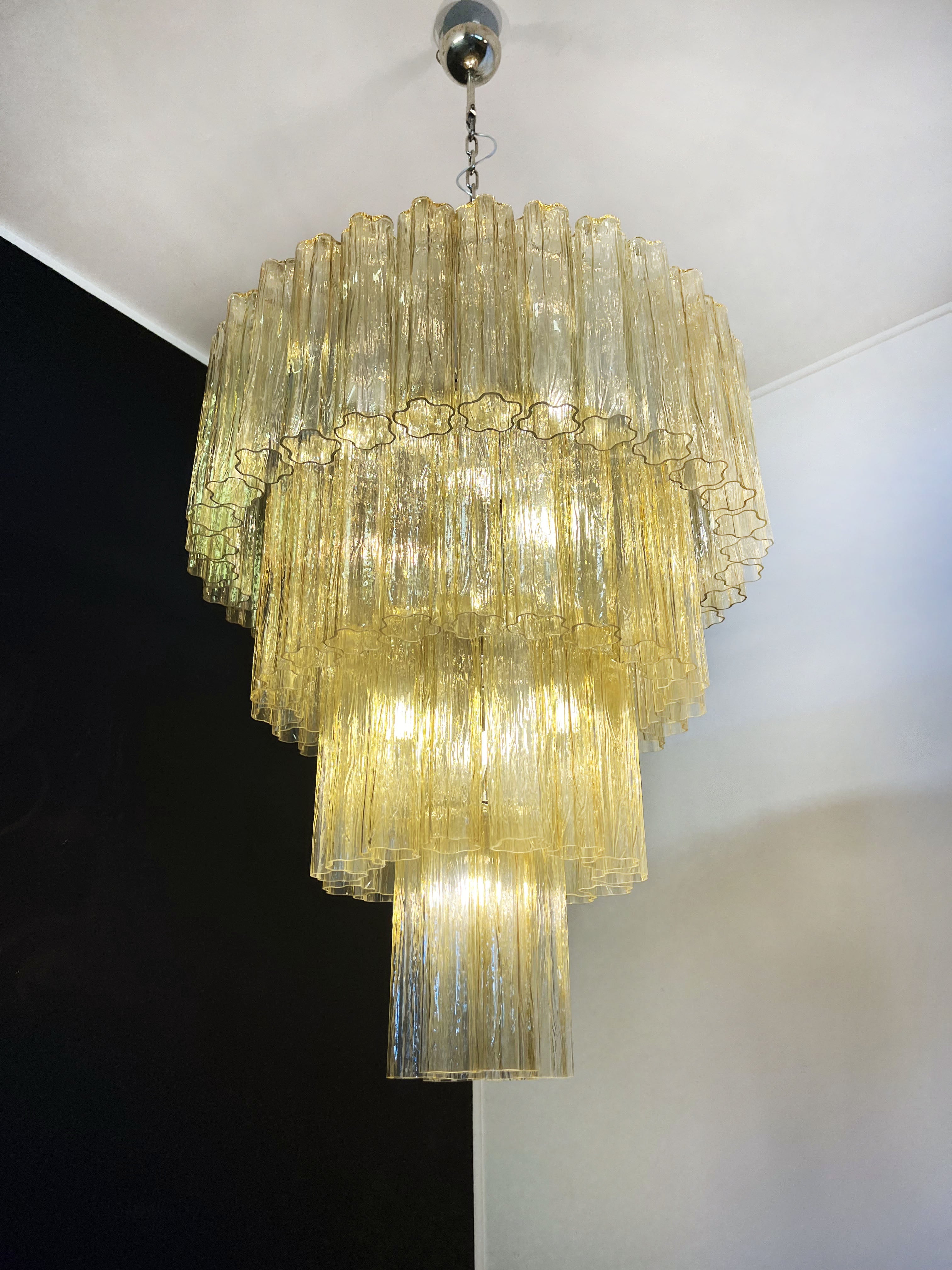 Candelabru Murano de la mijlocul secolului | Punto di Luce | 78 Tuburi de sticlă galbenă