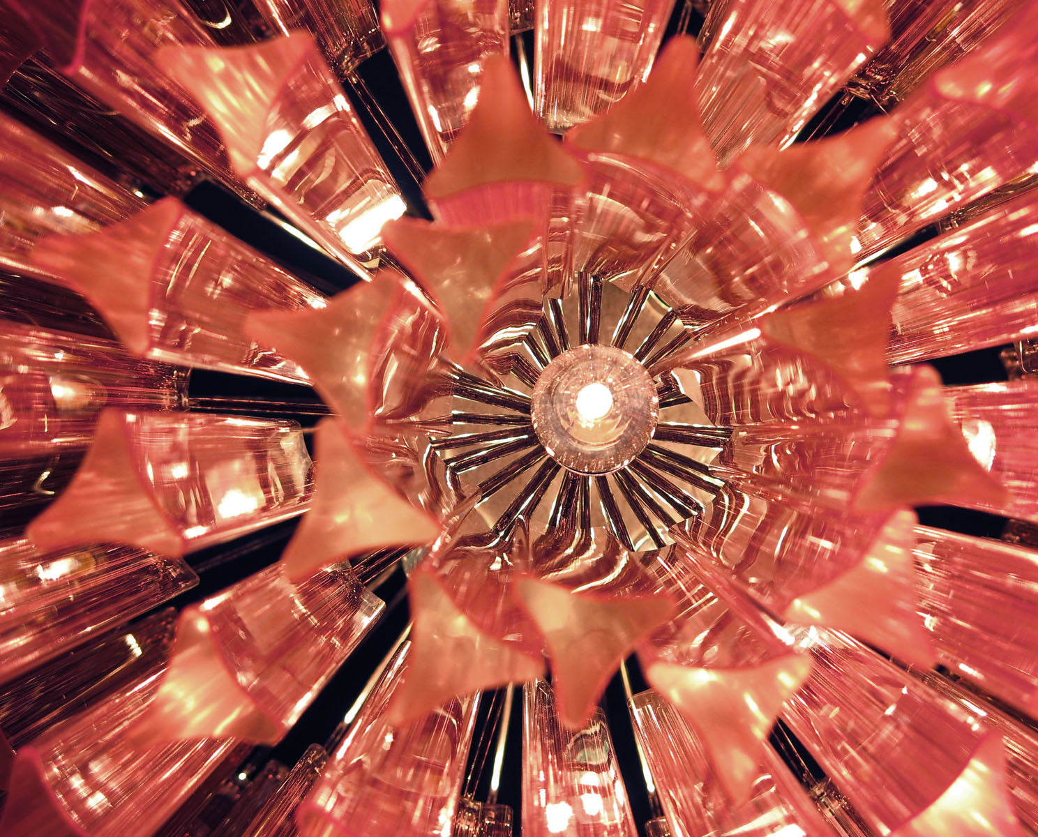 Murano-Kronleuchter aus der Mitte des Jahrhunderts | Punto di Luce | 107 Rosa Prismenglas