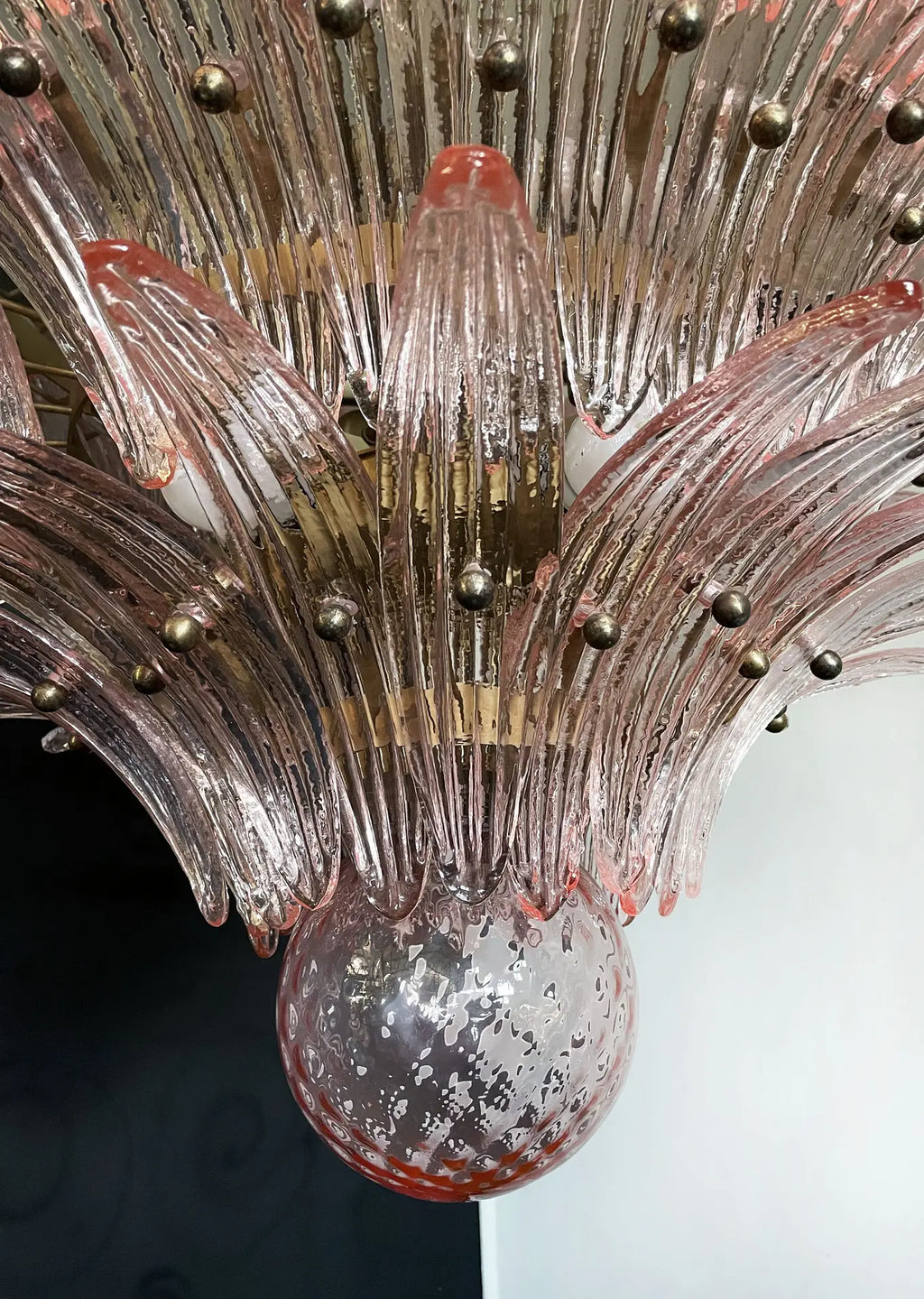 Murano-Kronleuchter aus der Mitte des Jahrhunderts | Punto di Luce | 163 Rosa Palmettenglas