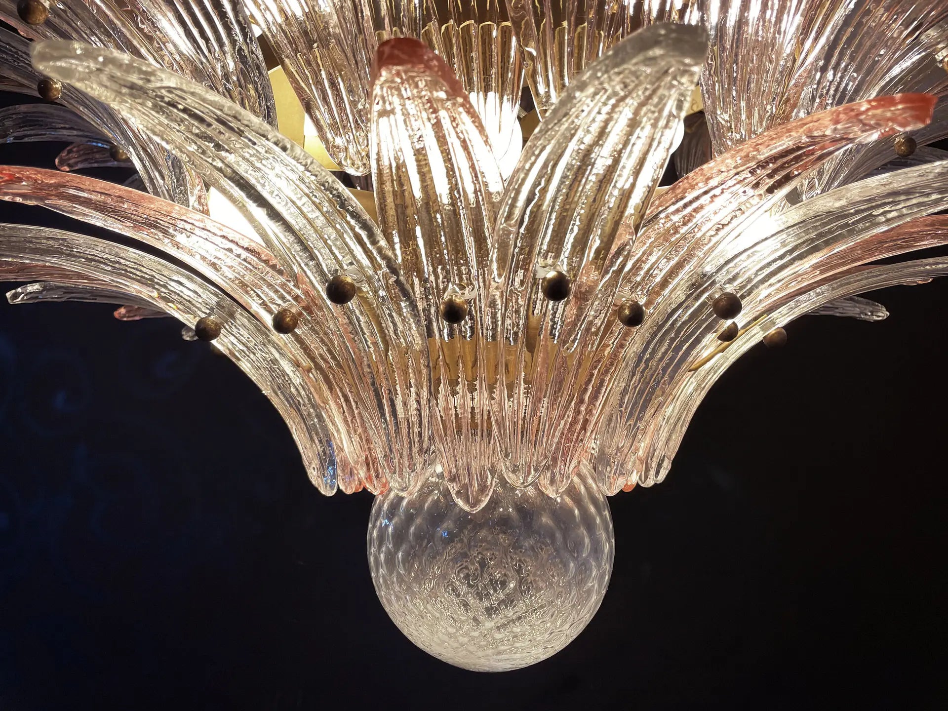 Candelabru Murano de la mijlocul secolului | Punto di Luce | 163 Sticlă de palmetă transparentă și roz