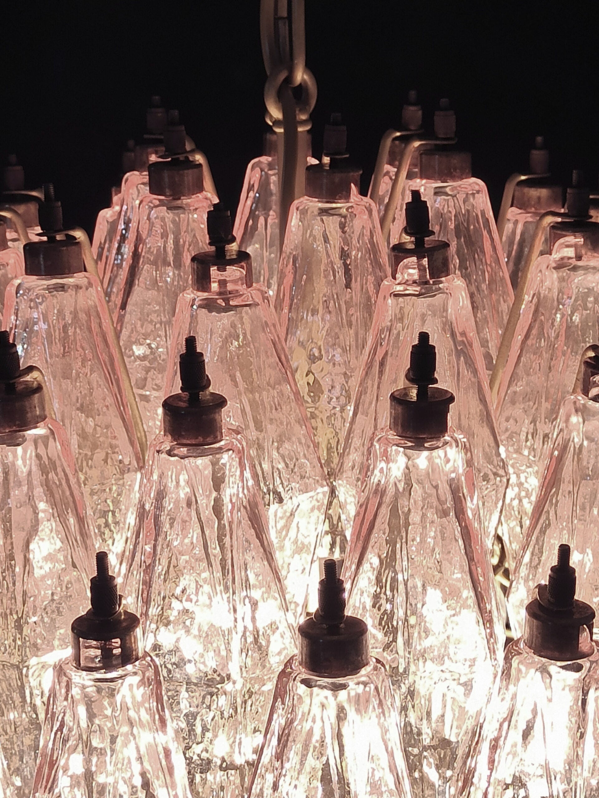 Murano-Kronleuchter aus der Mitte des Jahrhunderts | Punto di Luce | 140 rosafarbenes Polyliederglas