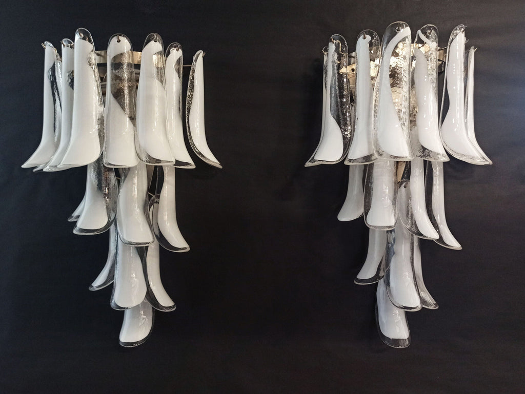 Mid-Century Murano Wandlampe | Punto di Luce | 16 weißes Blütenblattglas | Punto di Luce | 1 Paar