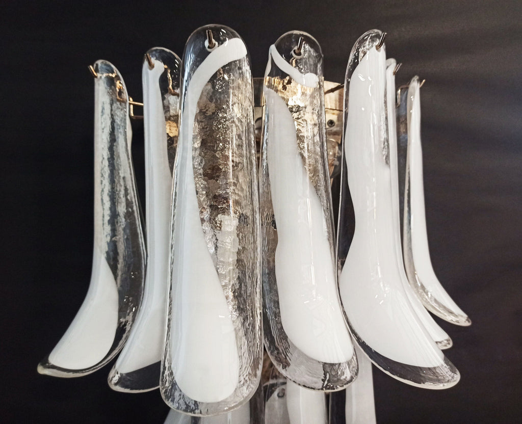 Mid-Century Murano Wandlampe | Punto di Luce | 16 weißes Blütenblattglas | Punto di Luce | 1 Paar