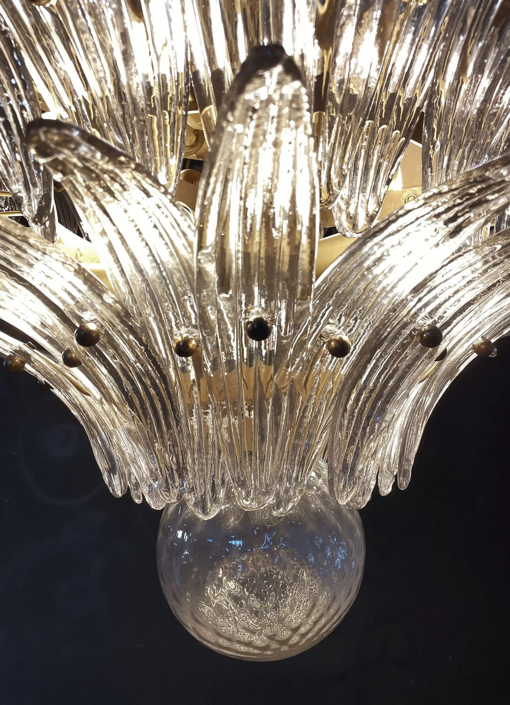 Candelabru Murano de la mijlocul secolului | Punto di Luce | 163 Sticla Palmette de culoarea fumului