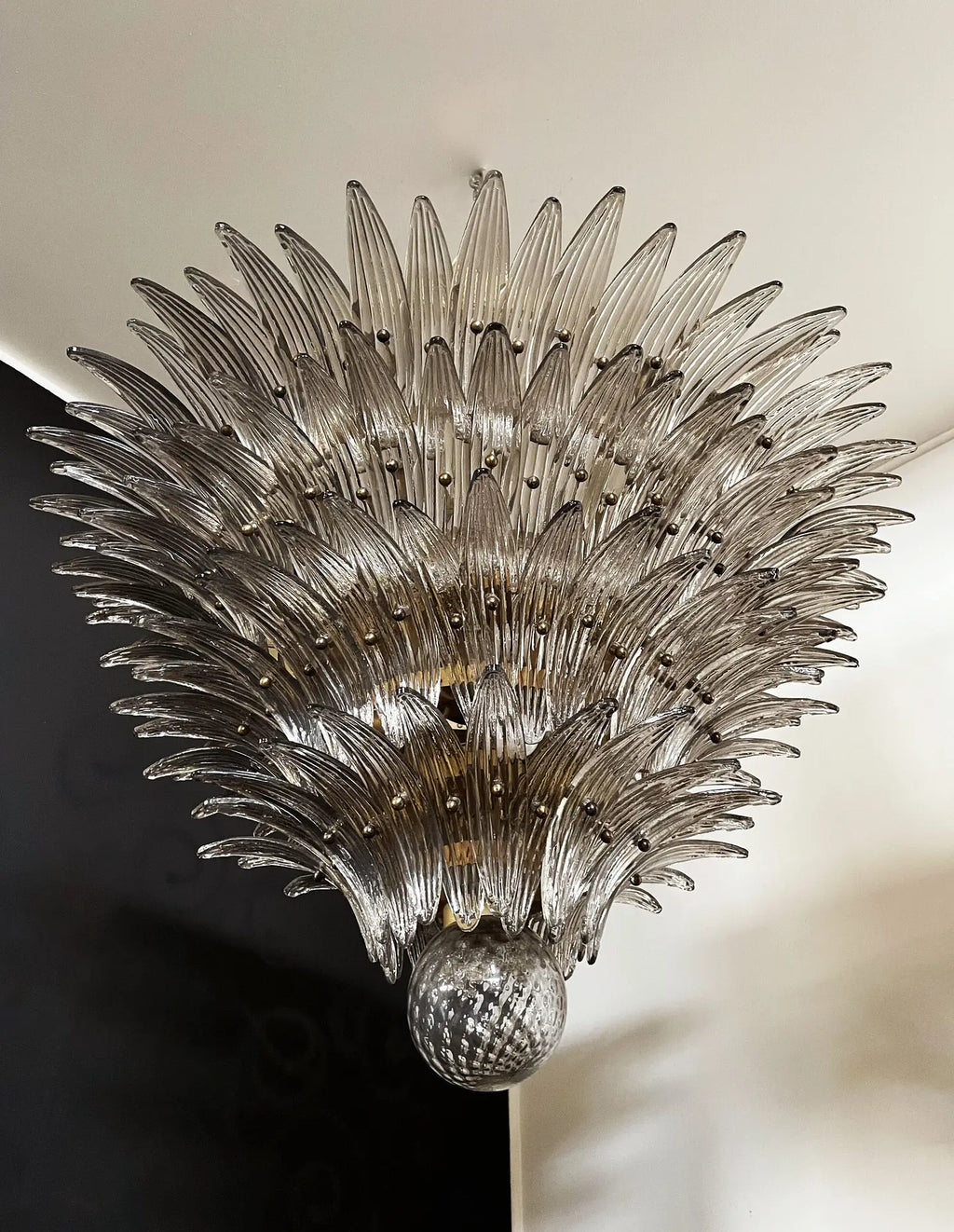 Candelabru Murano de la mijlocul secolului | Punto di Luce | 163 Sticla Palmette de culoarea fumului