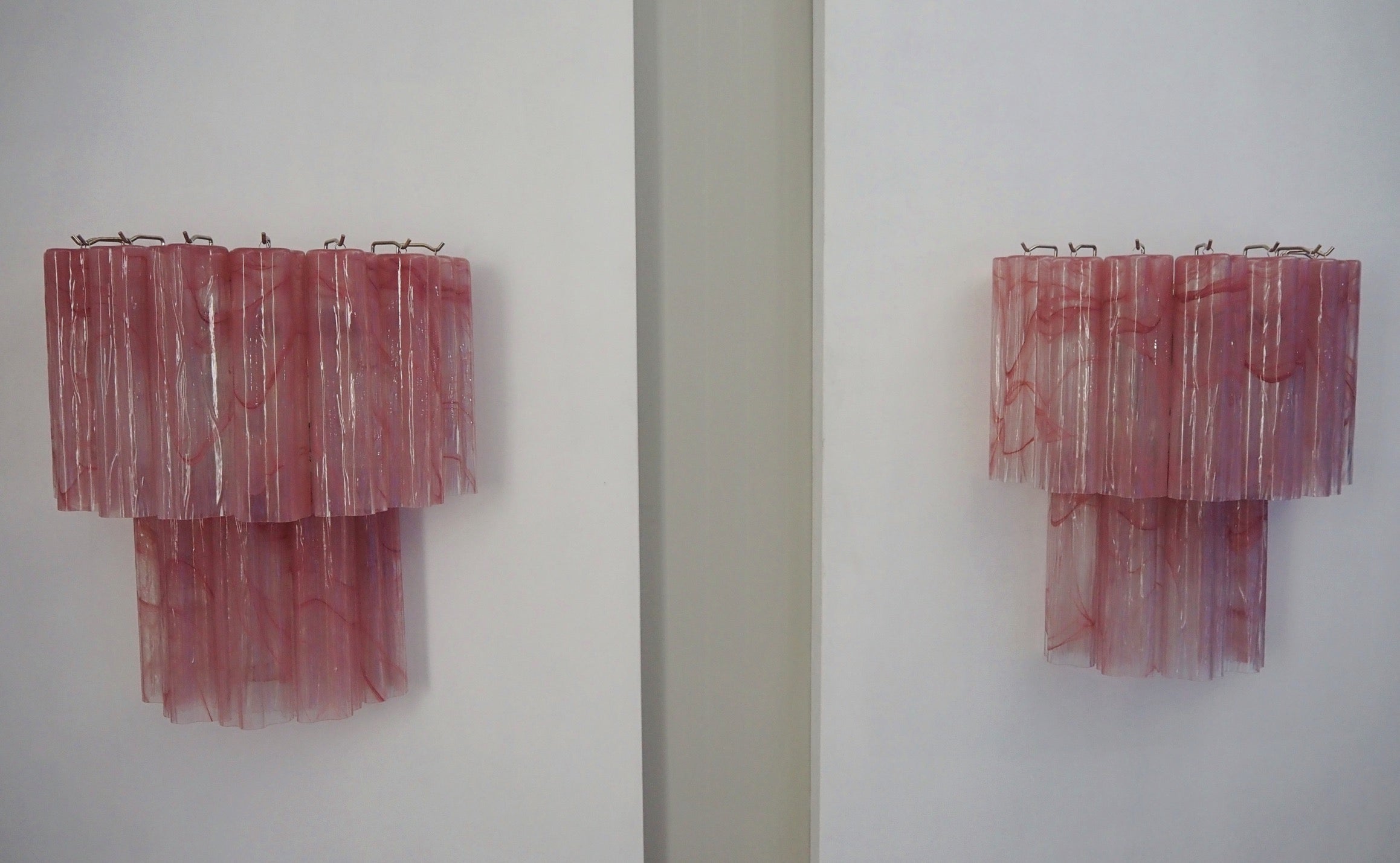 Mid-Century Murano Wandlampe | Punto di Luce | 13 rosa Alabaster-Glasröhrchen | Punto di Luce | 1 Paar
