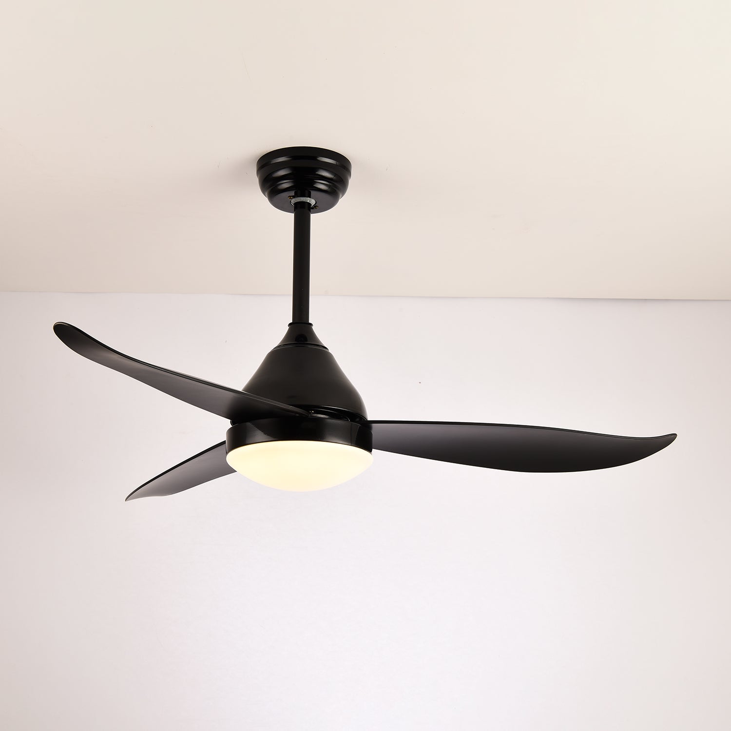 Aeris Whisper Ceiling Fan Light - Vakkerlight