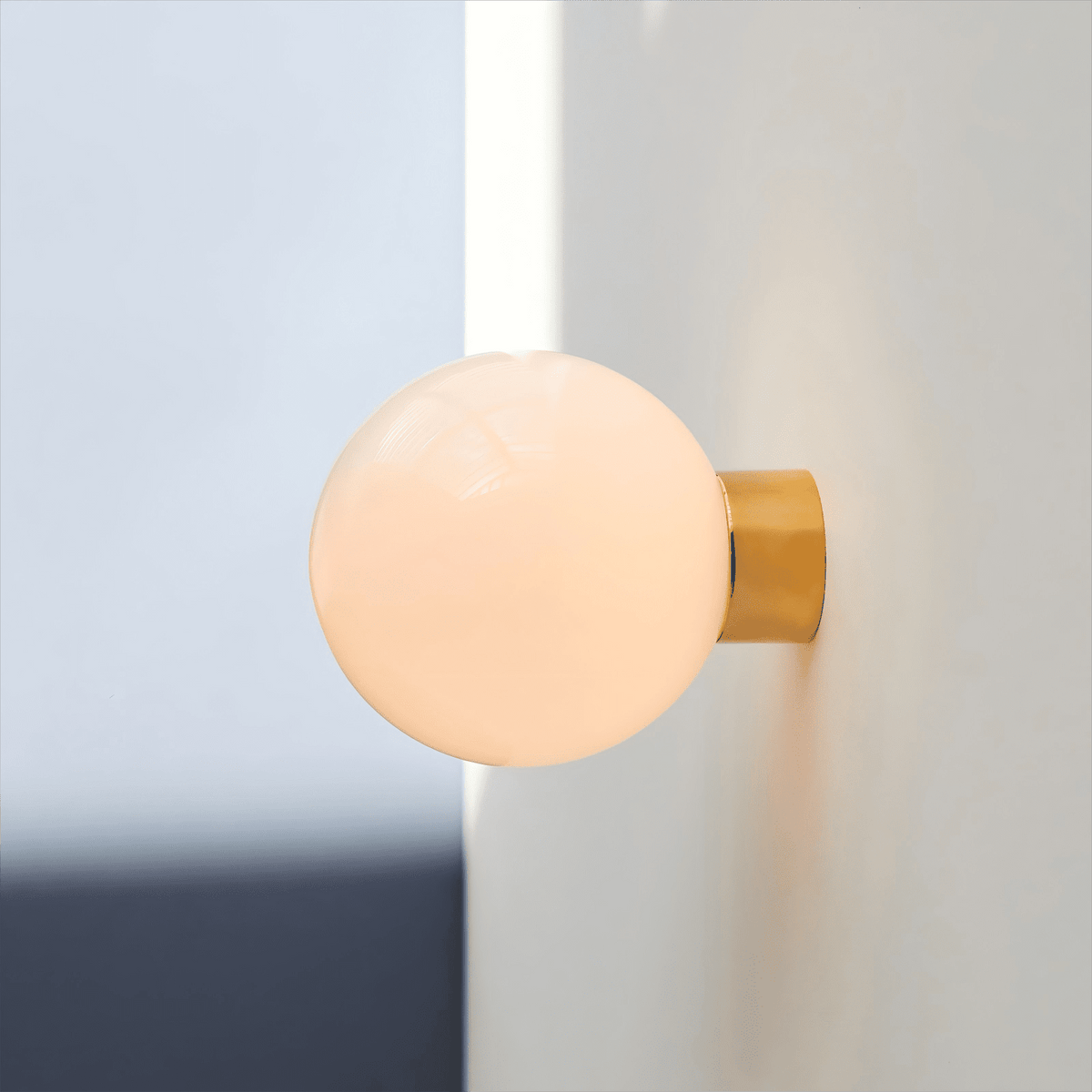 Aura Globe, lampă de perete din sticlă