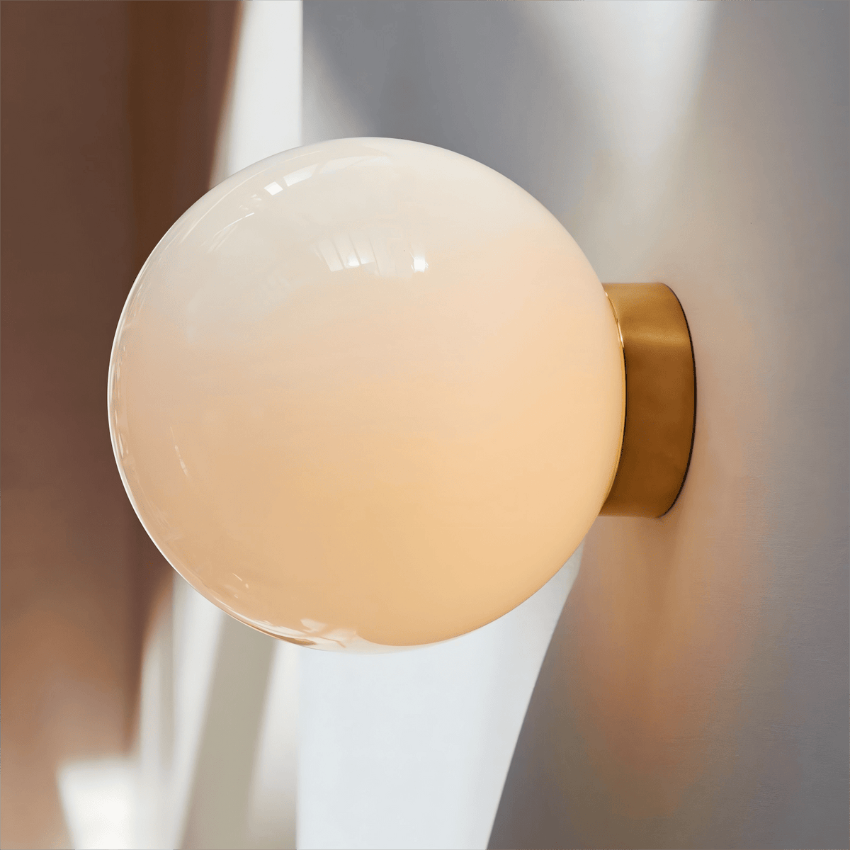 Aura Globe, lampă de perete din sticlă