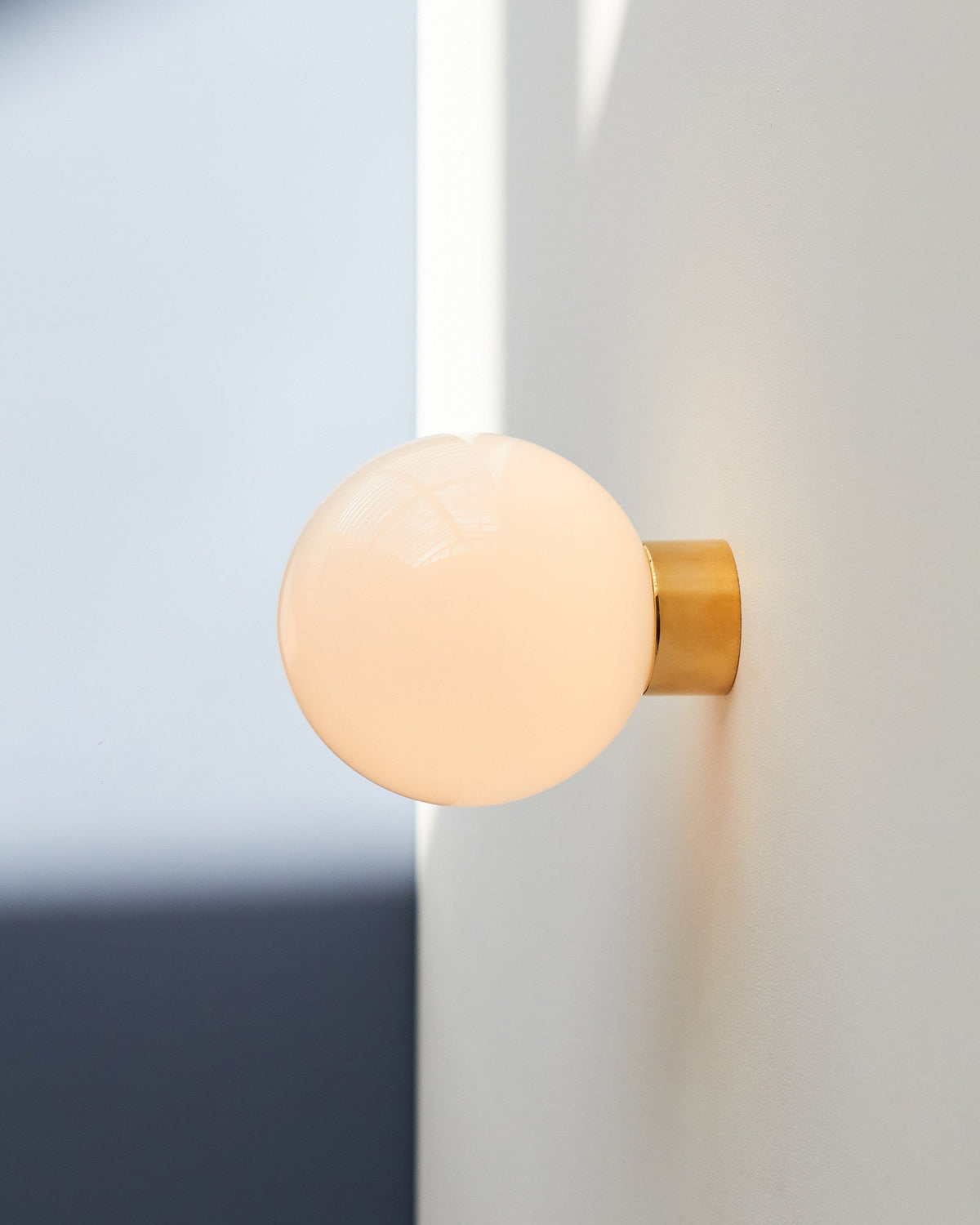 Aura Globe, lampă de perete din sticlă