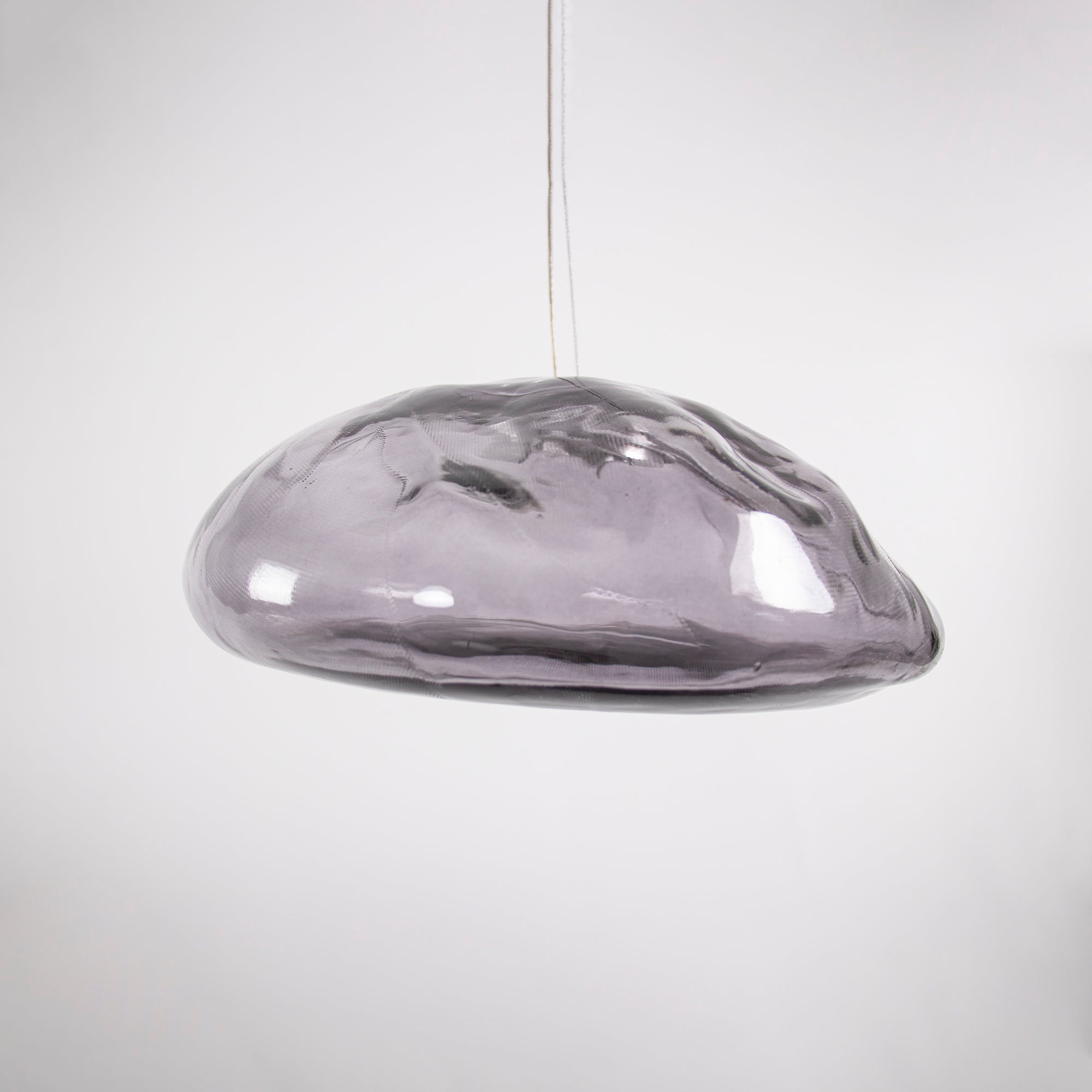 Lampă suspendată din plasă de sticlă suflată