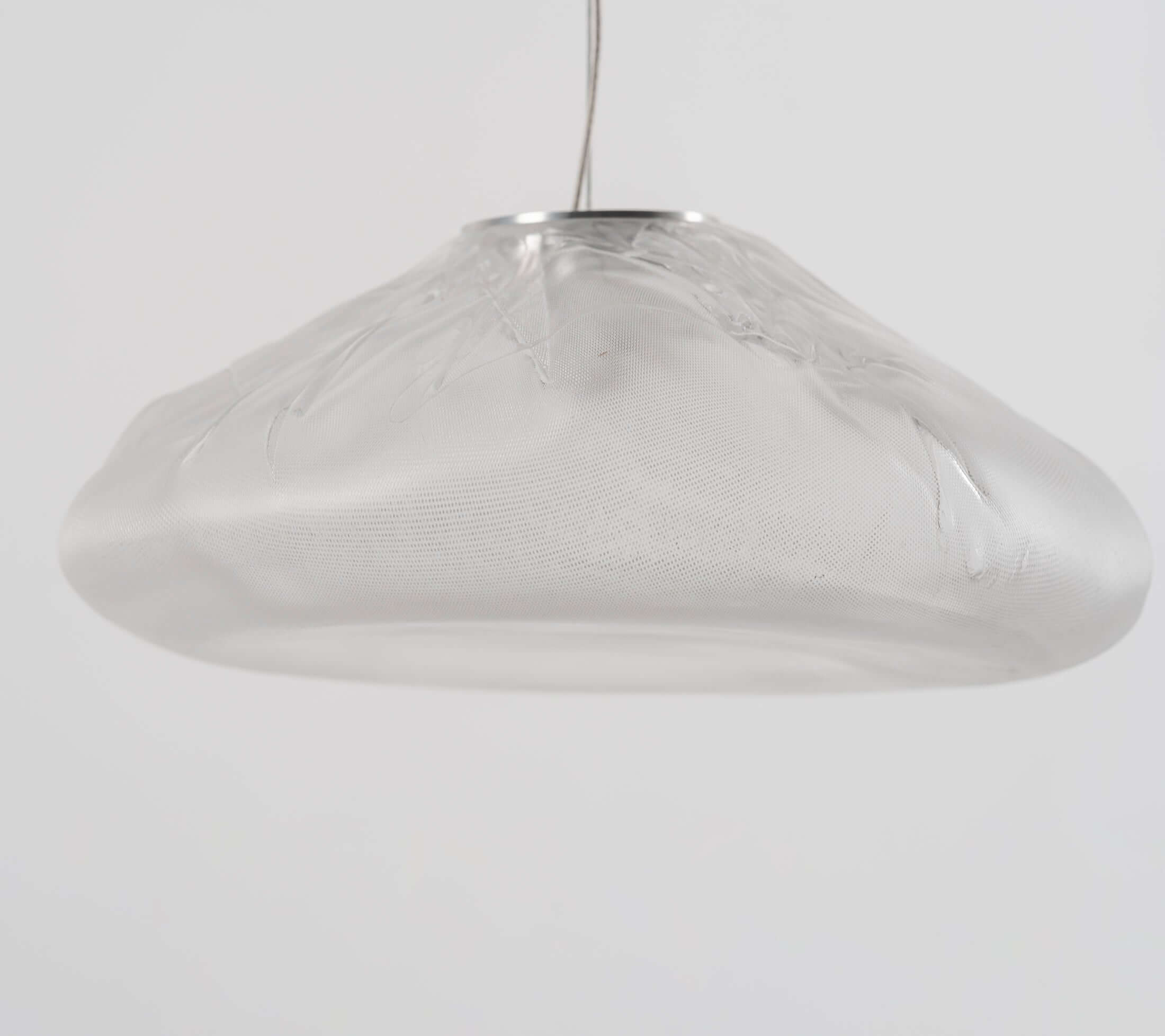 Lampă suspendată din plasă de sticlă suflată