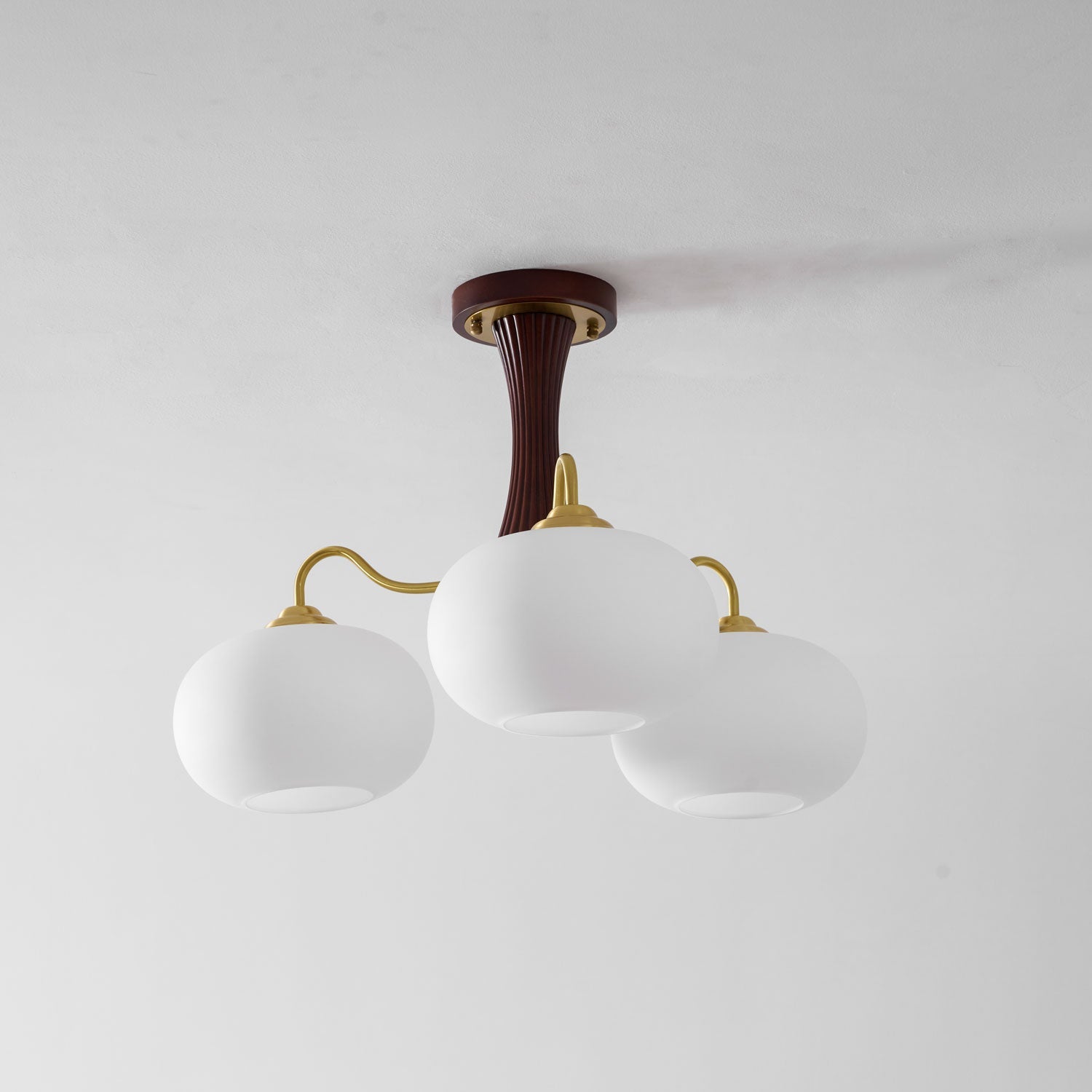 Candelabru din lemn de alamă, curmal