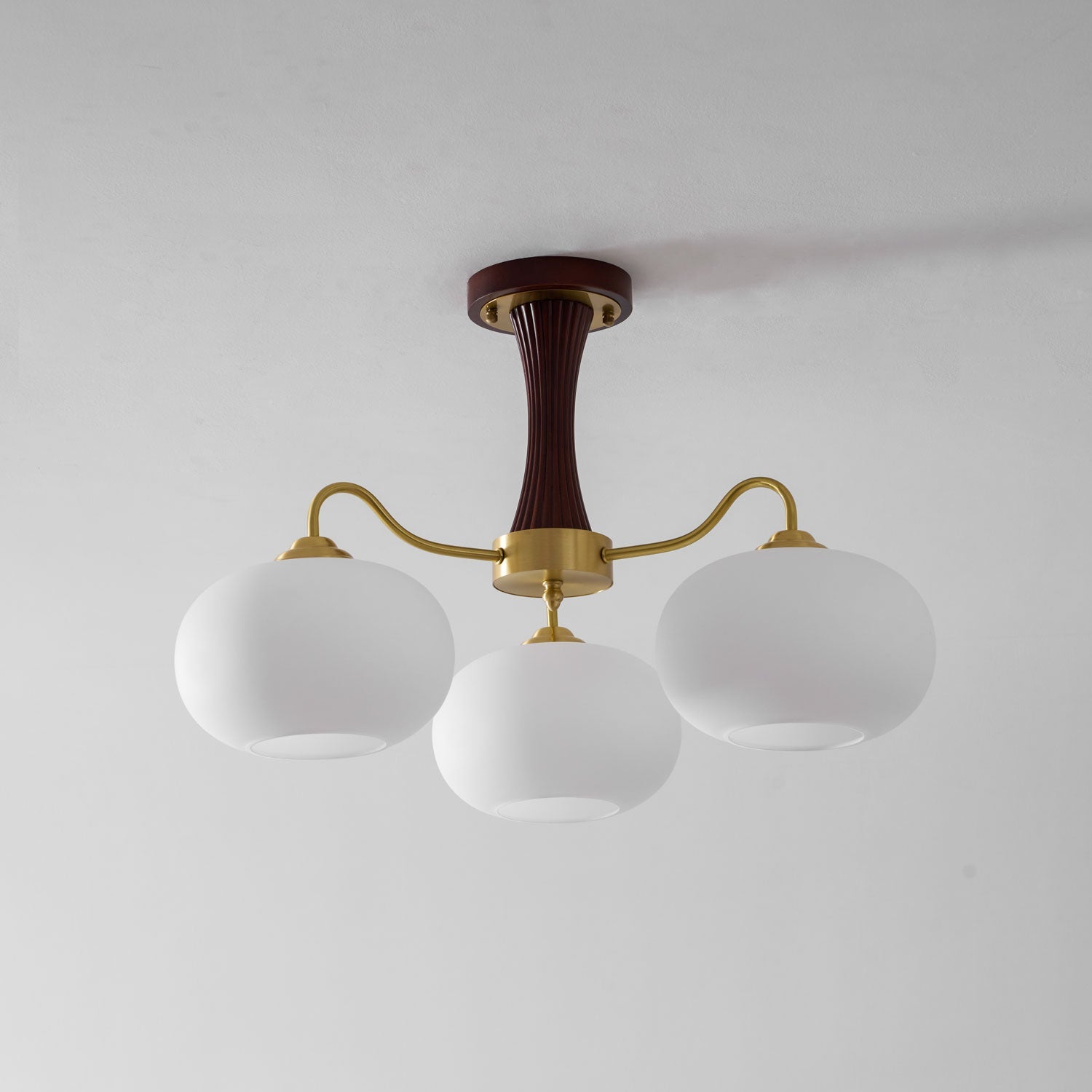 Candelabru din lemn de alamă, curmal