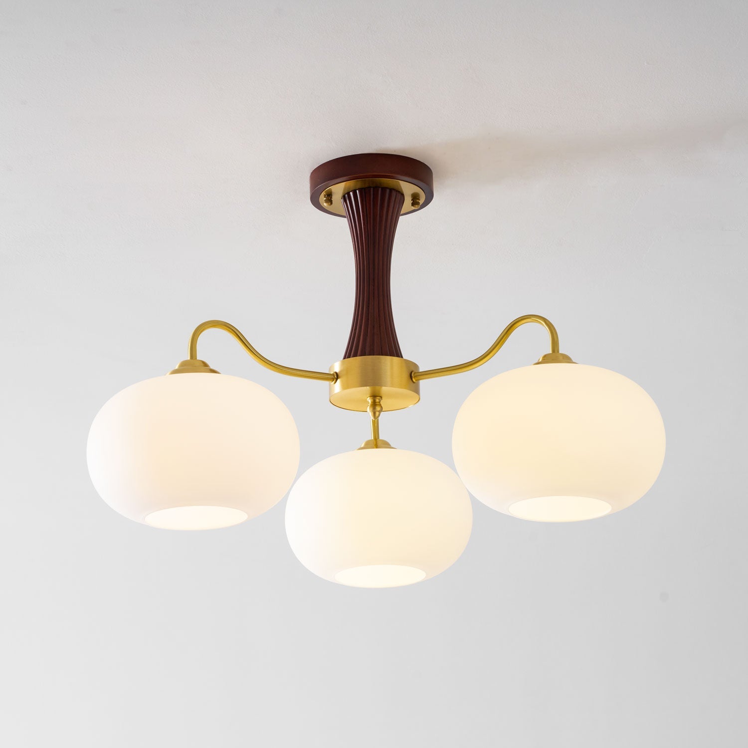 Candelabru din lemn de alamă, curmal