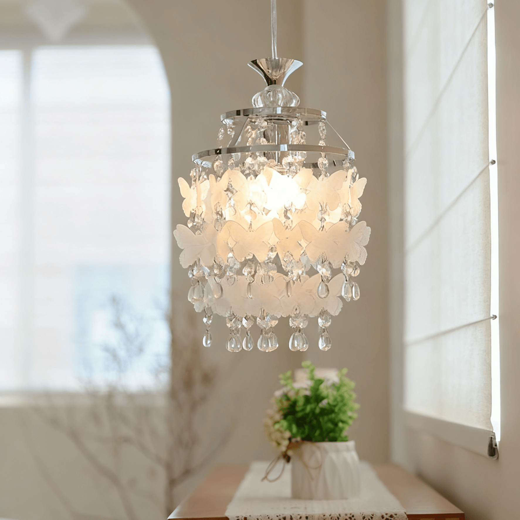 Lampă suspendată cu cristal fluture