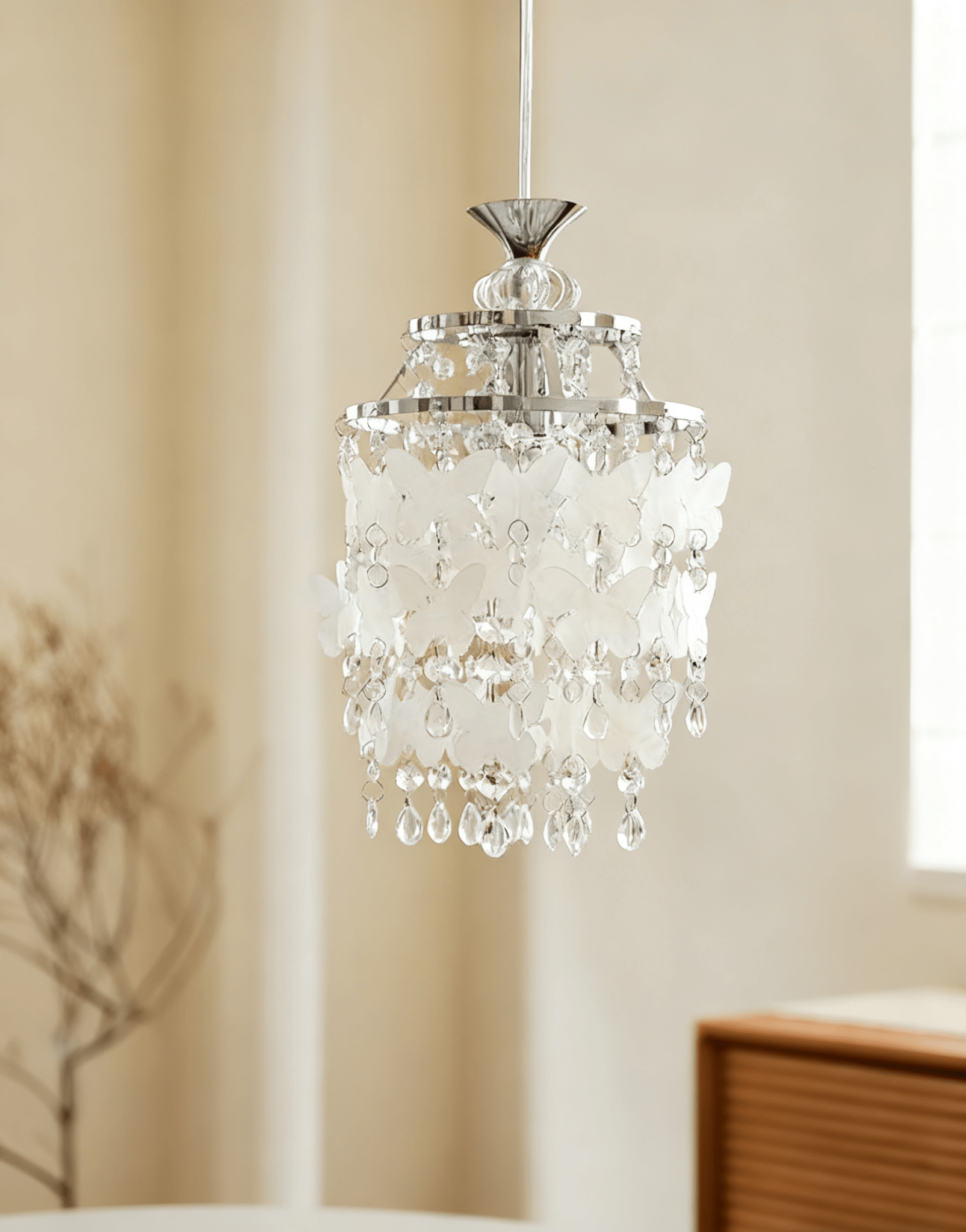 Lampă suspendată cu cristal fluture