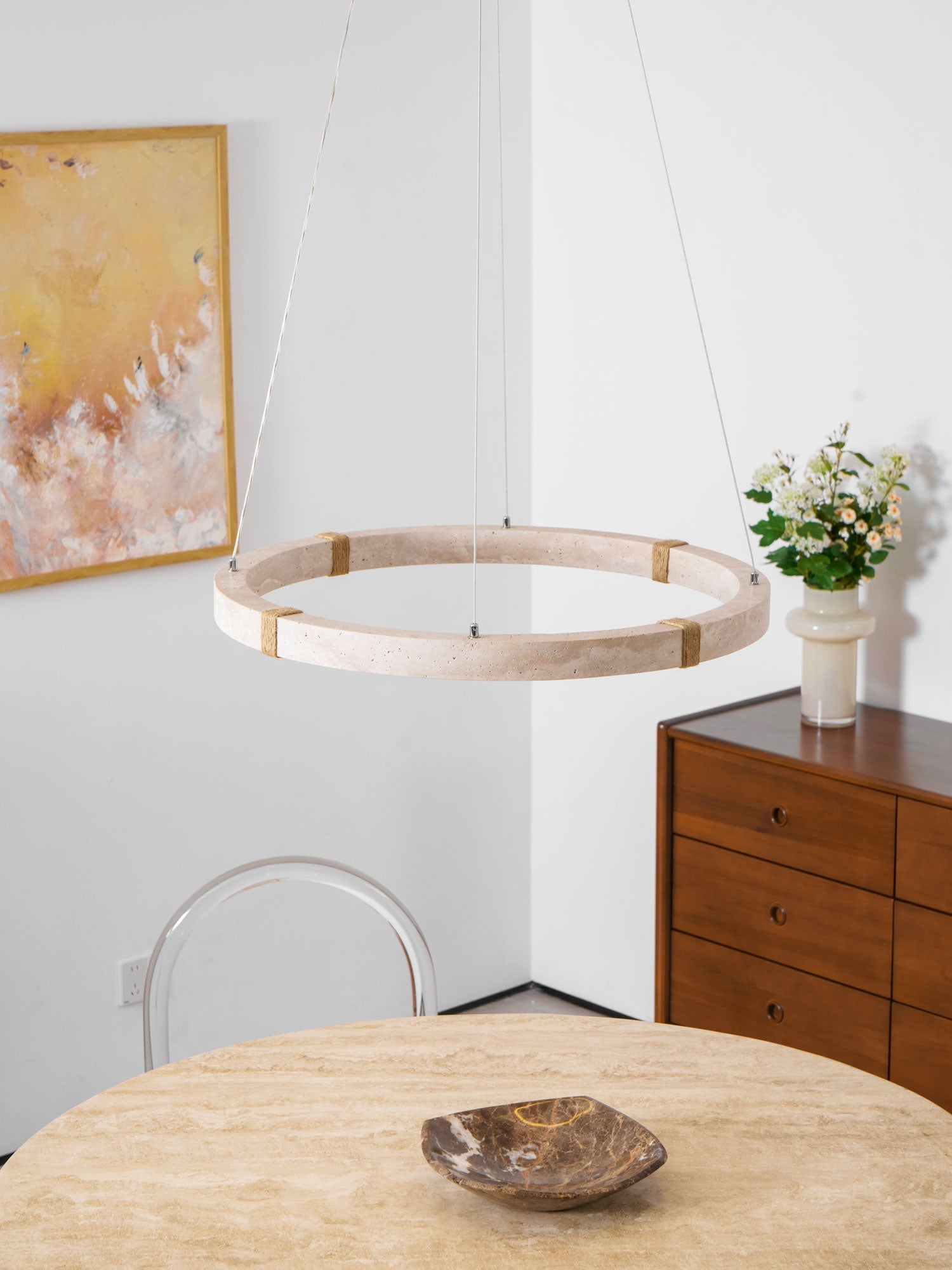 Lampă suspendată din travertin circular