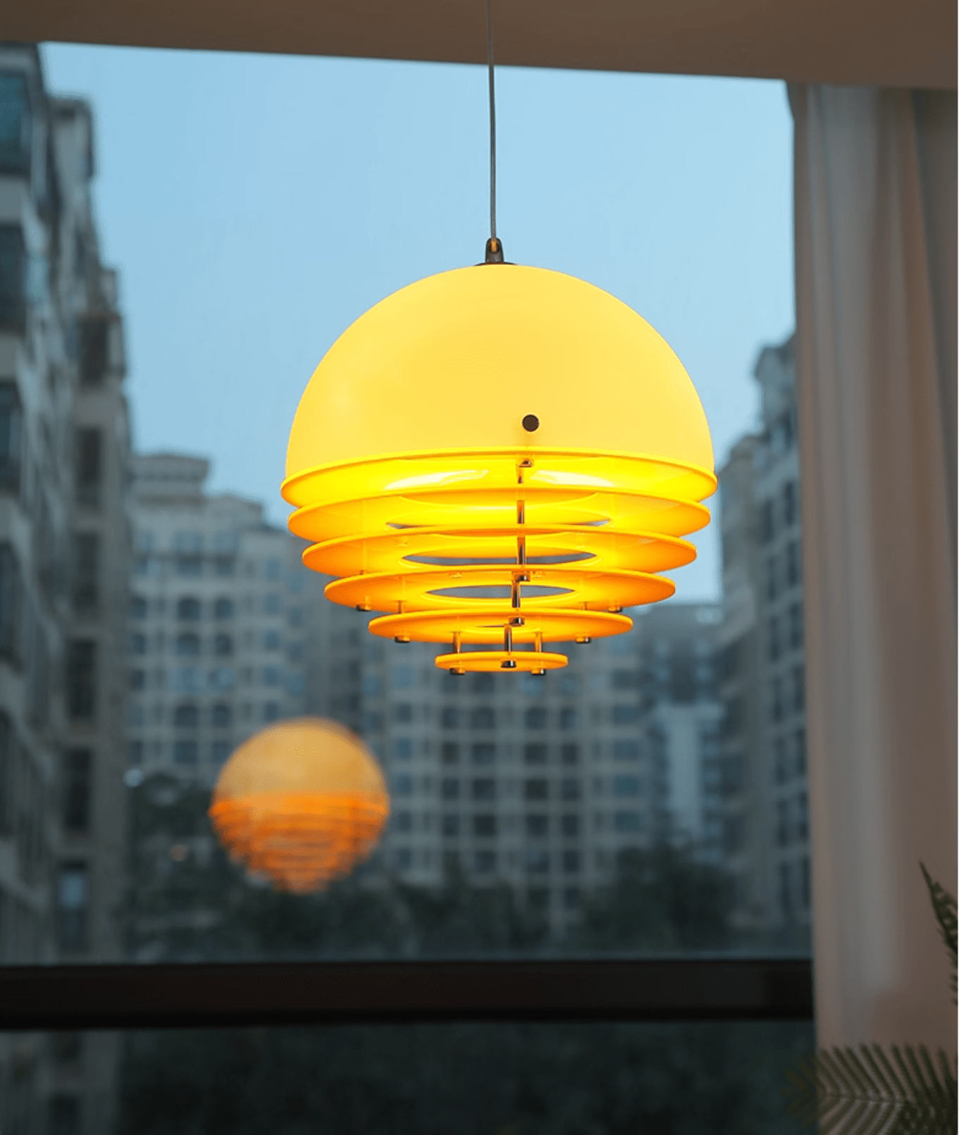 Lampă suspendată stratificată cu citrice
