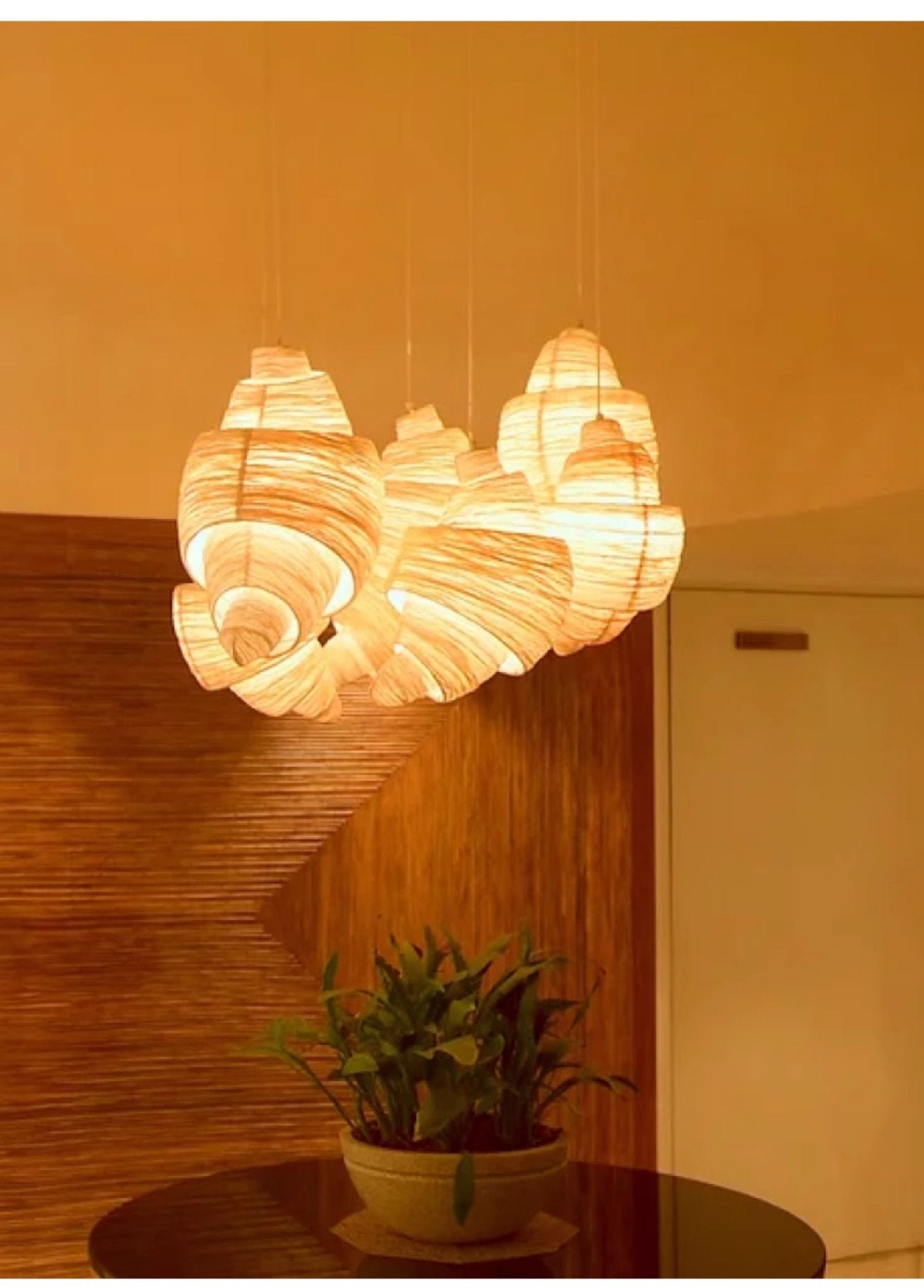 Lampă suspendată din material textil Croissant 