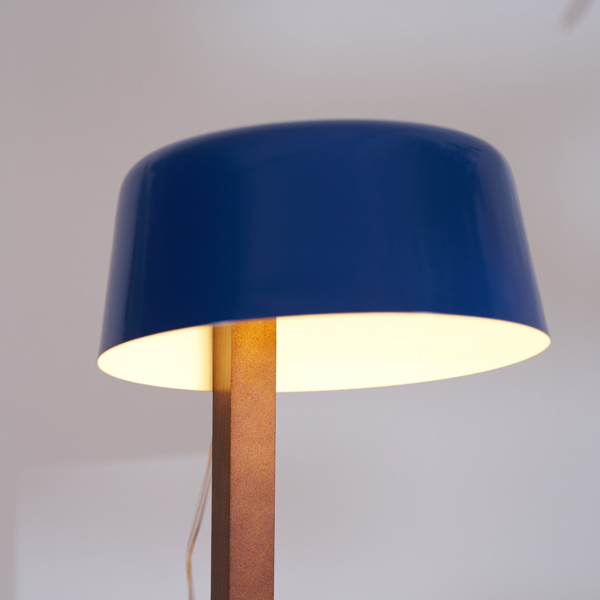 Lampă de masă înclinată Dario 