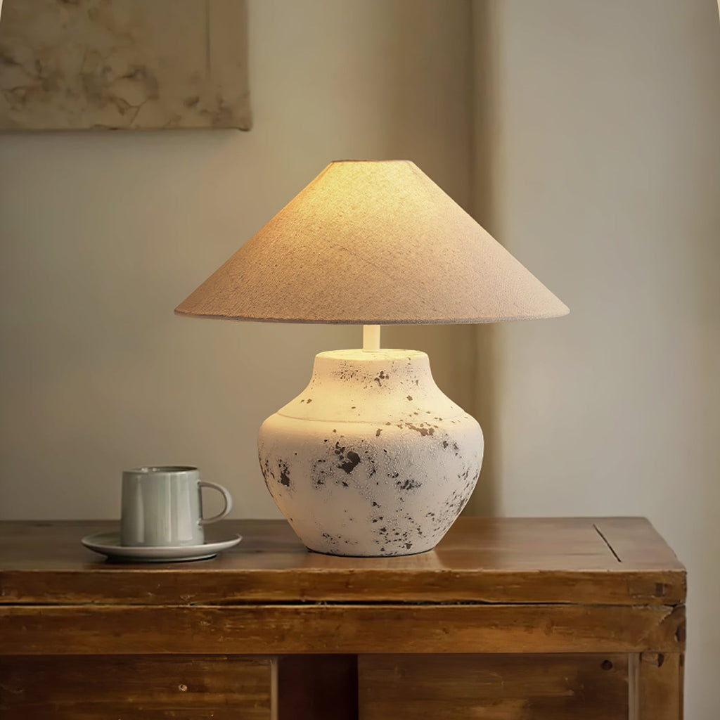 Lampă de masă din ceramică albă învechită 