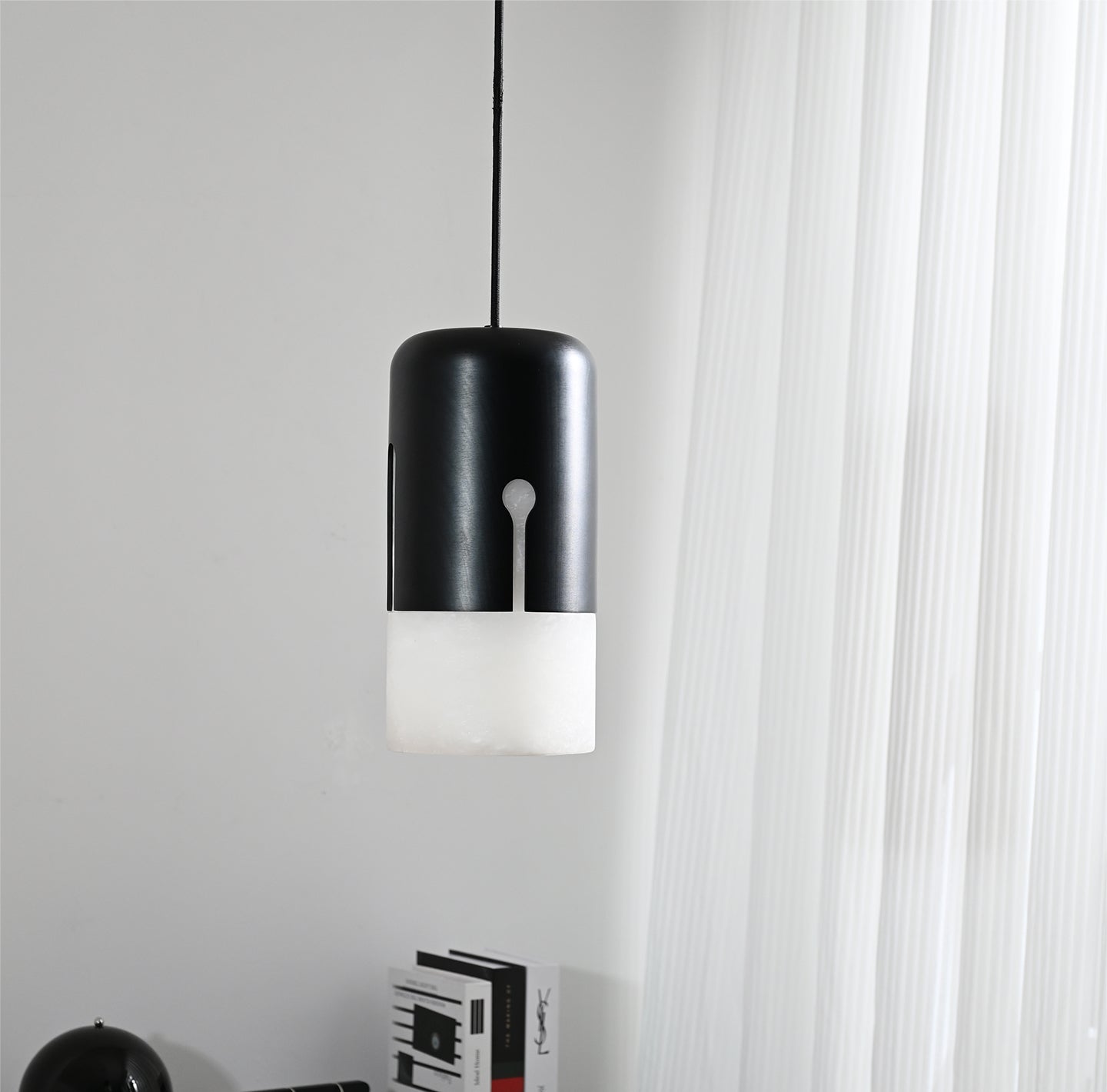 Lampă suspendată Duotone Capsule Alabastr