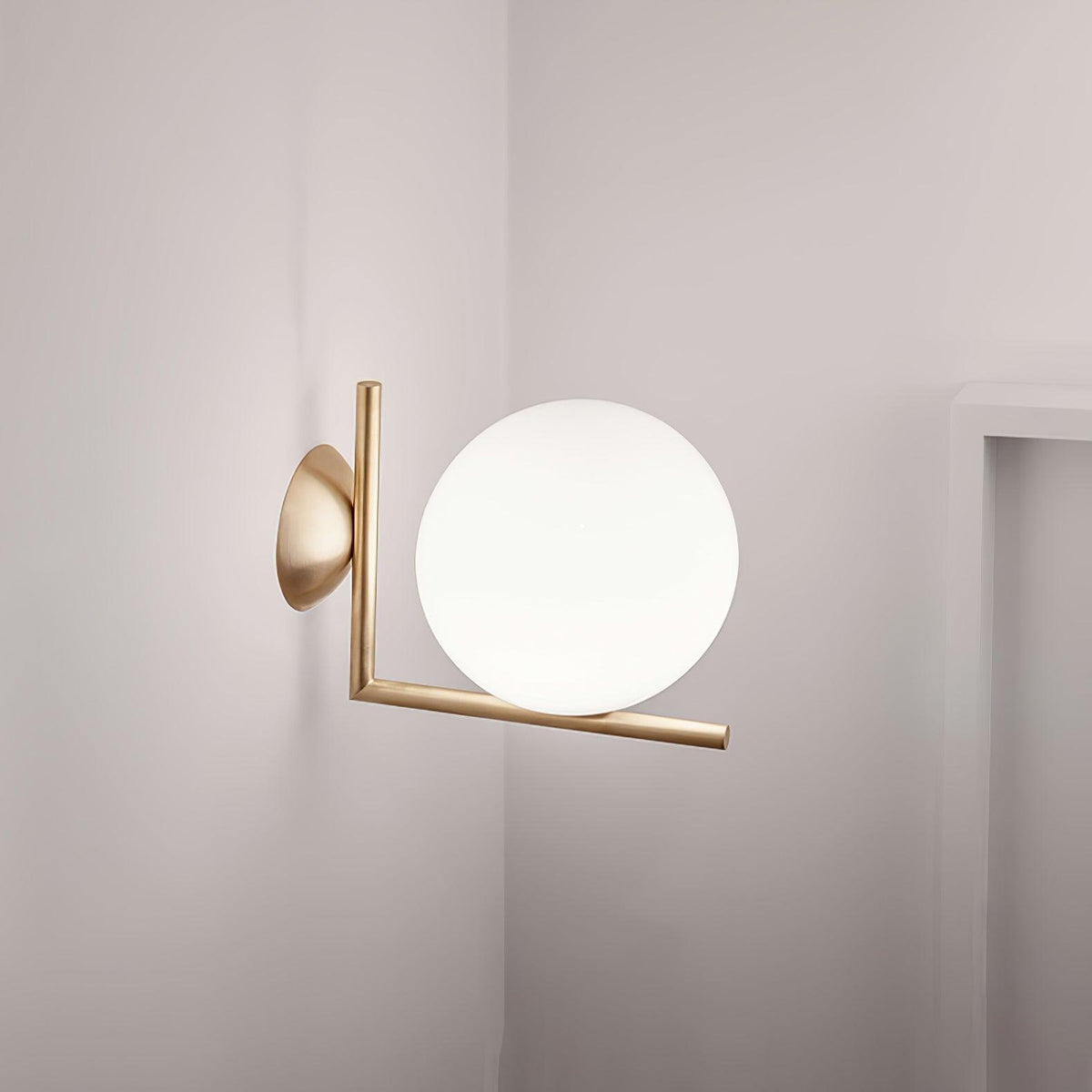 Lampă de perete din sticlă suflată cu sticlă opal