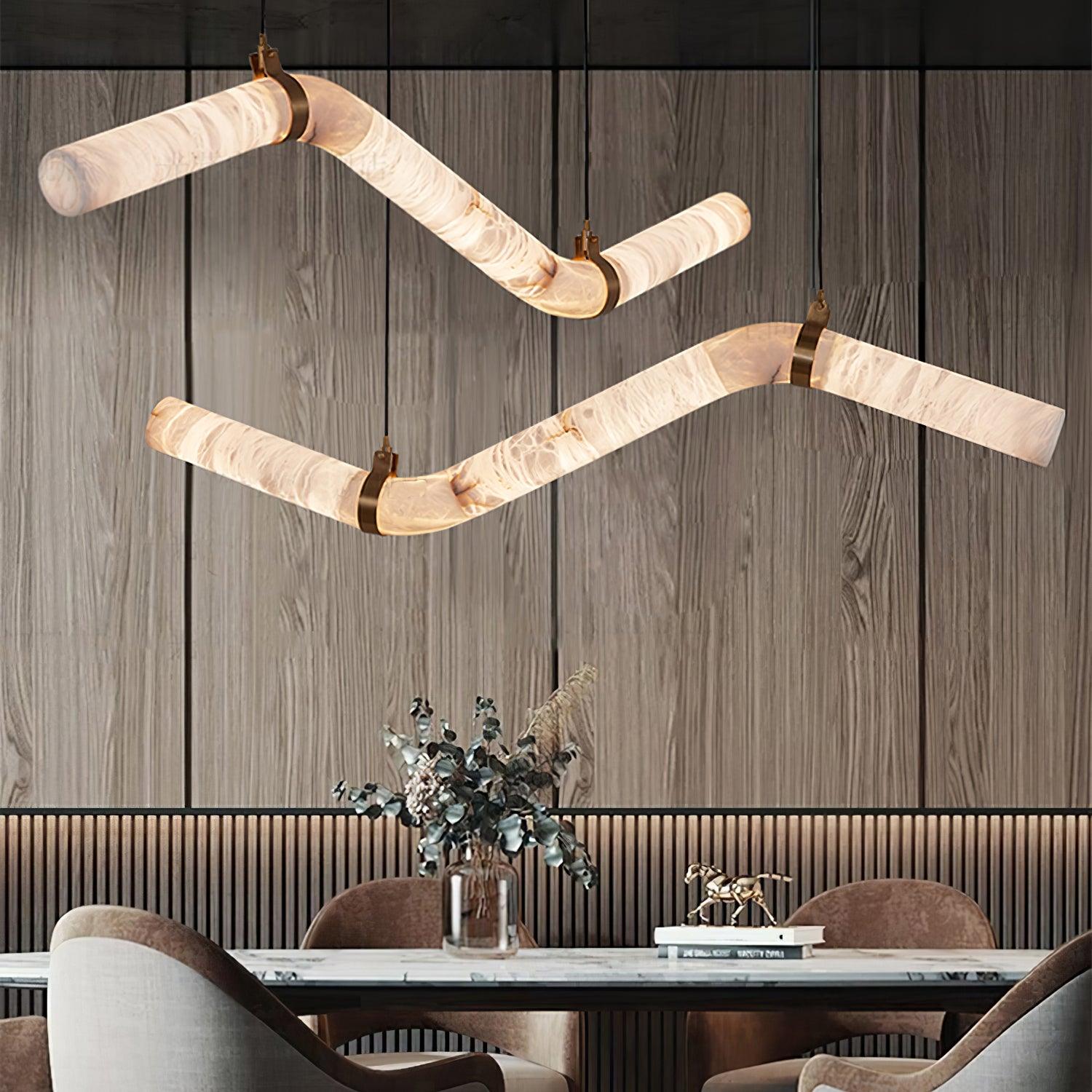 Lampă suspendată din alabastru, cu design aerodinamic
