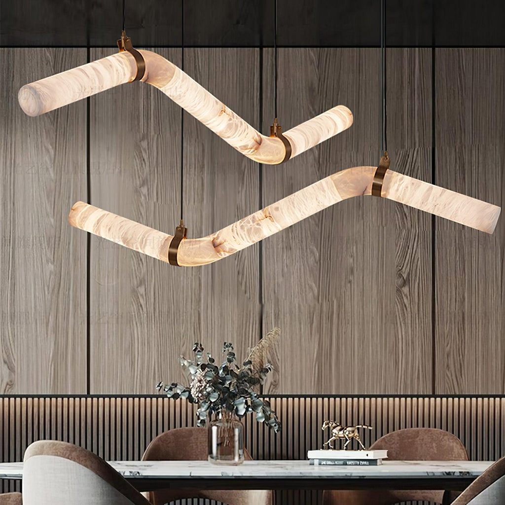 Lampă suspendată din alabastru, cu design aerodinamic