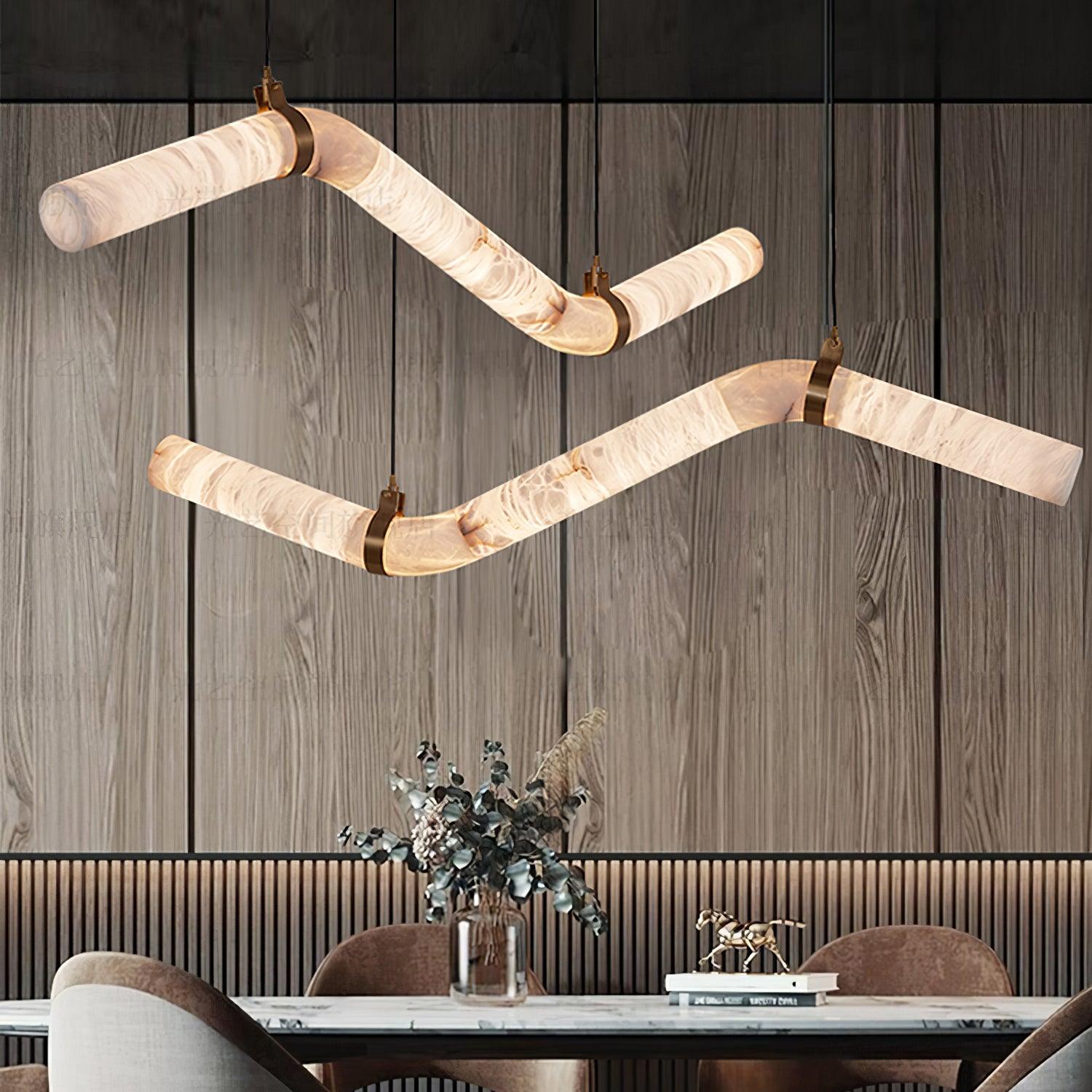 Lampă suspendată din alabastru, cu design aerodinamic