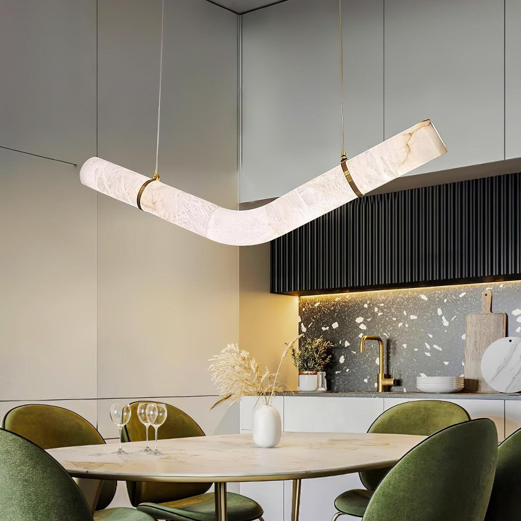 Lampă suspendată din alabastru, cu design aerodinamic