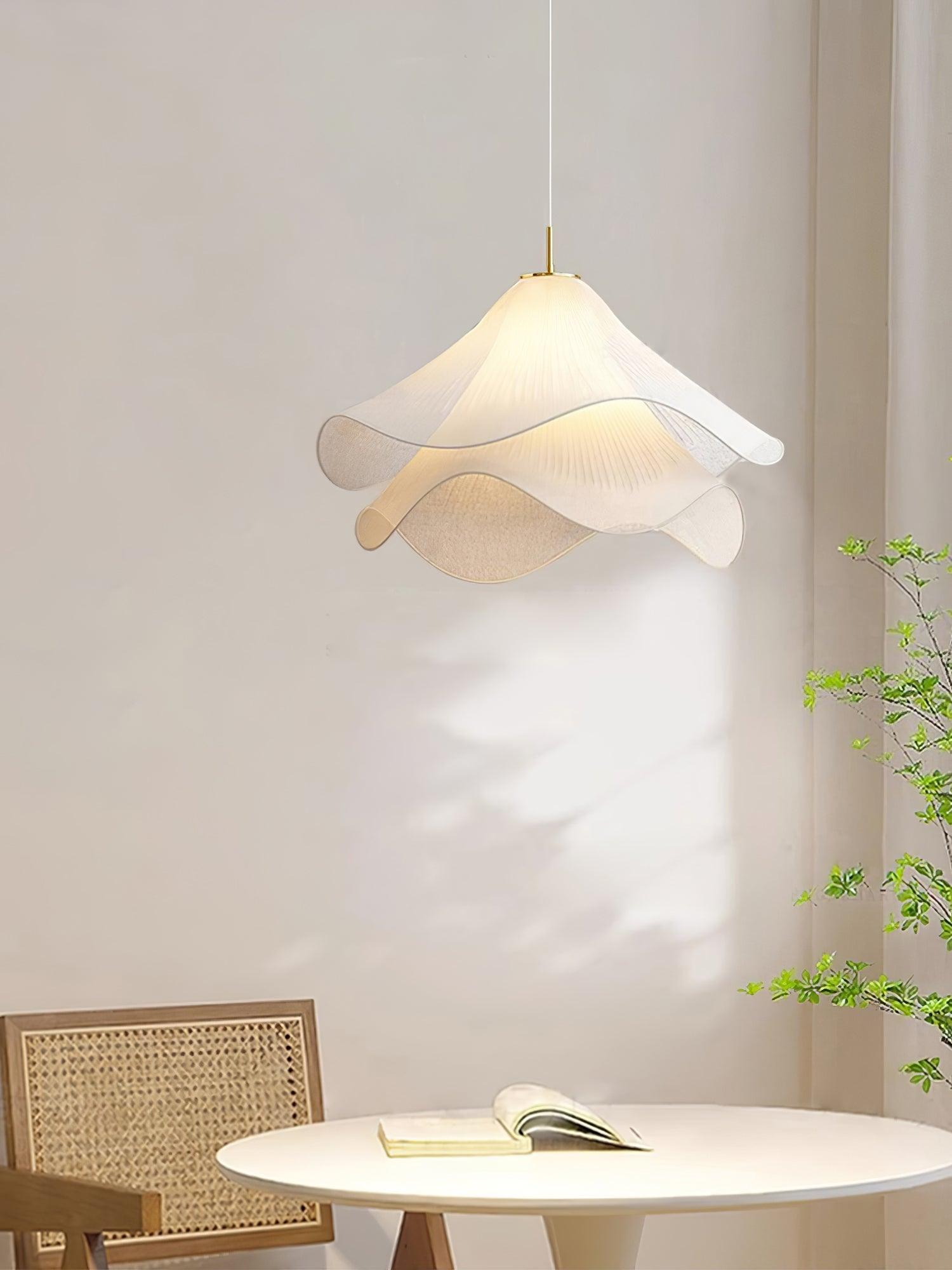 Lampă suspendată Ethereal Bloom cu priză