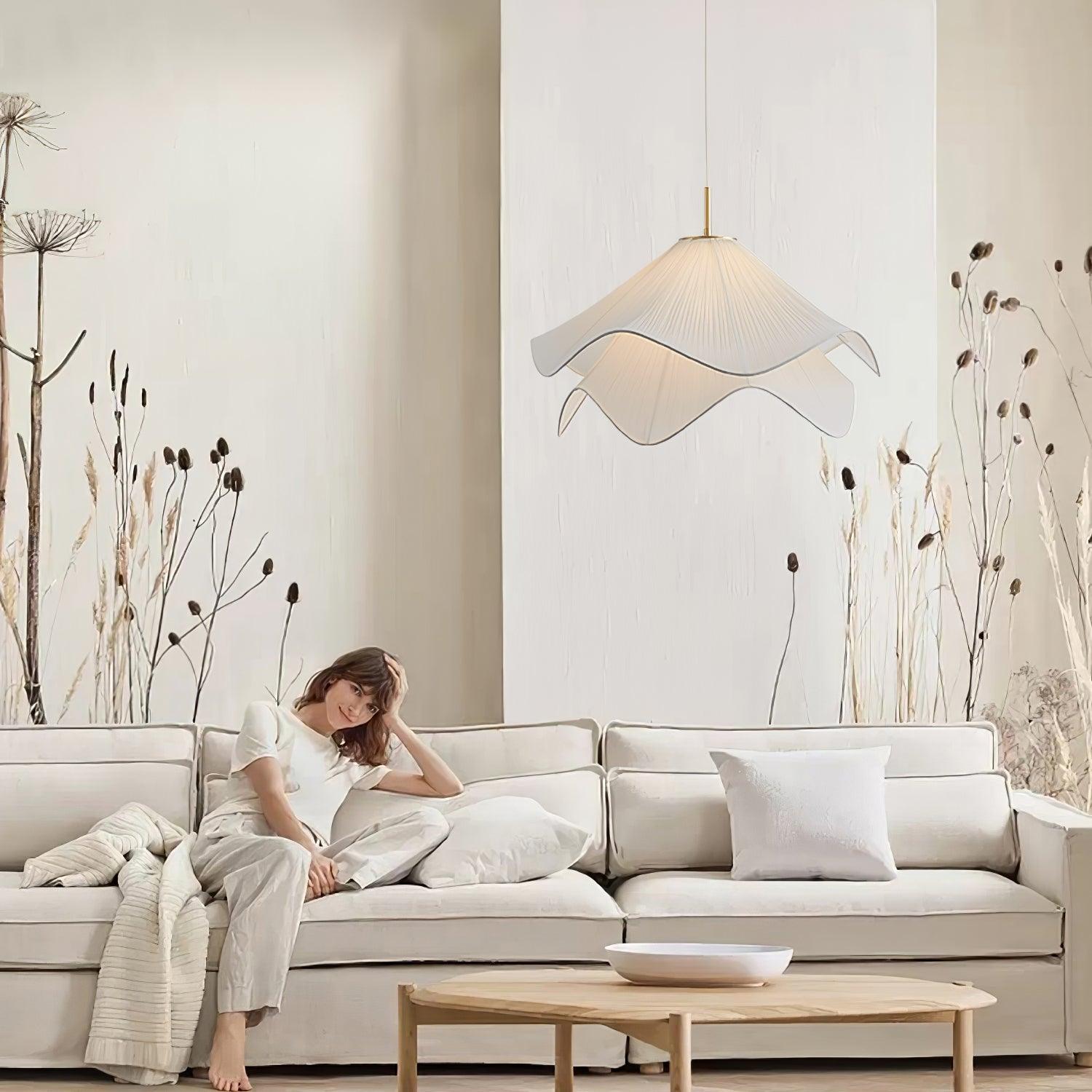 Lampă suspendată Ethereal Bloom cu priză