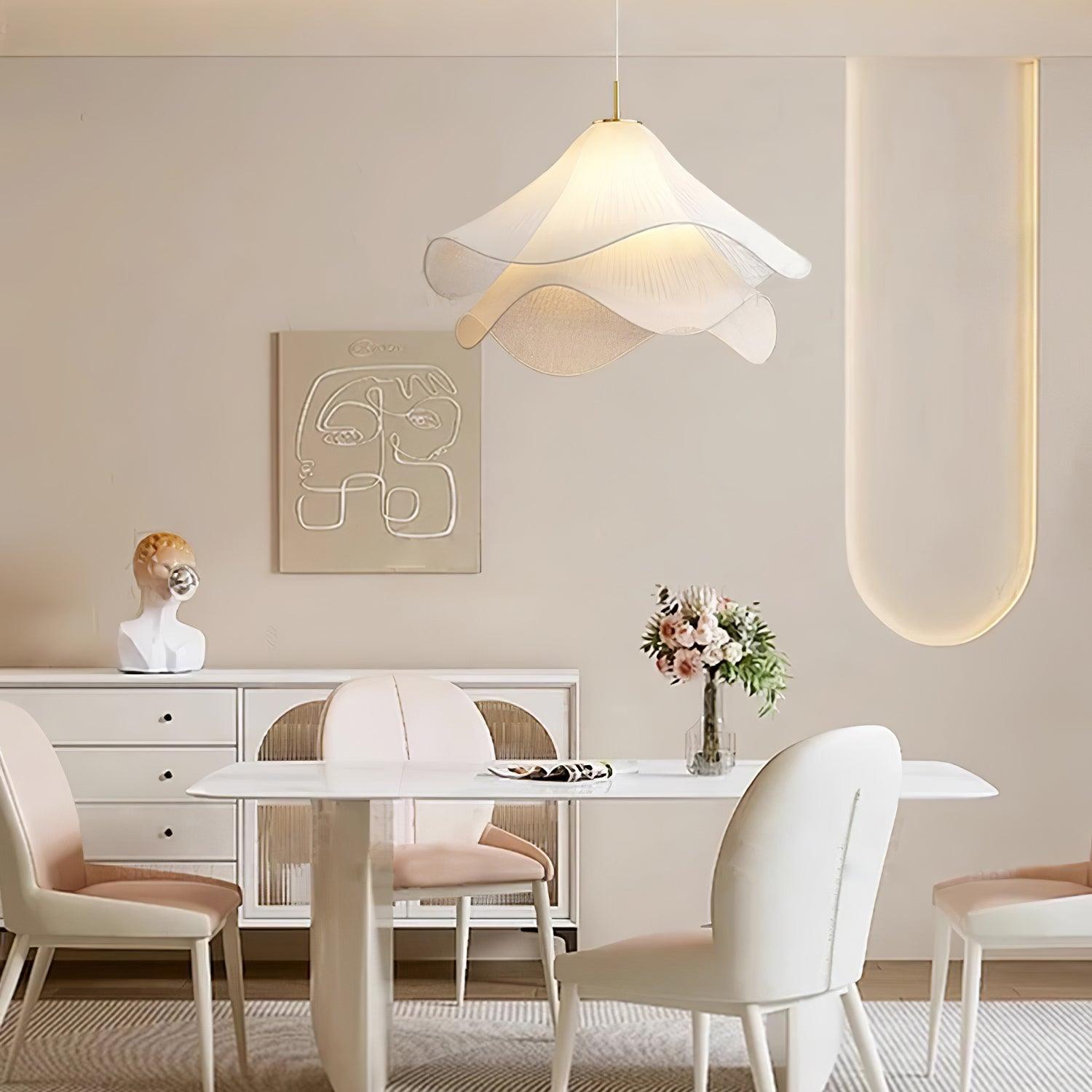 Lampă suspendată Ethereal Bloom cu priză