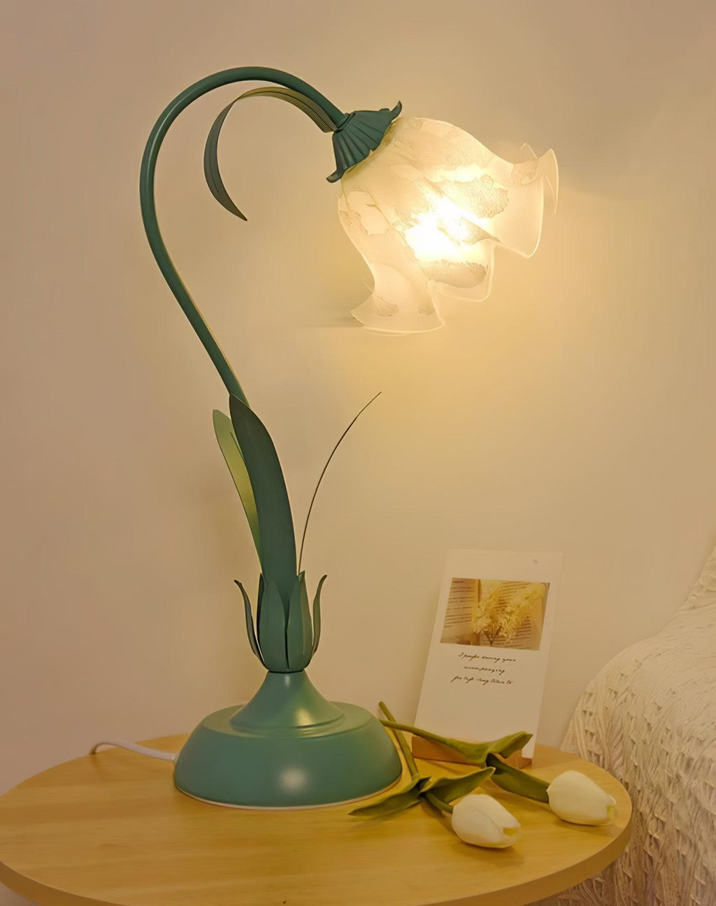 Lampă de masă cu crin din vale 