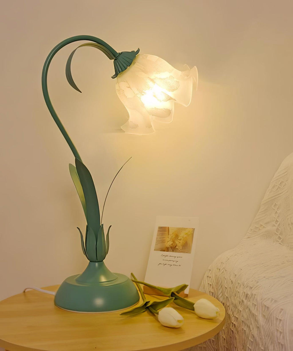 Lampă de masă cu crin din vale 