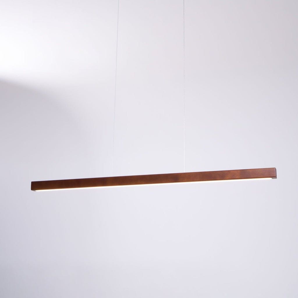Lampă suspendată liniară din lemn